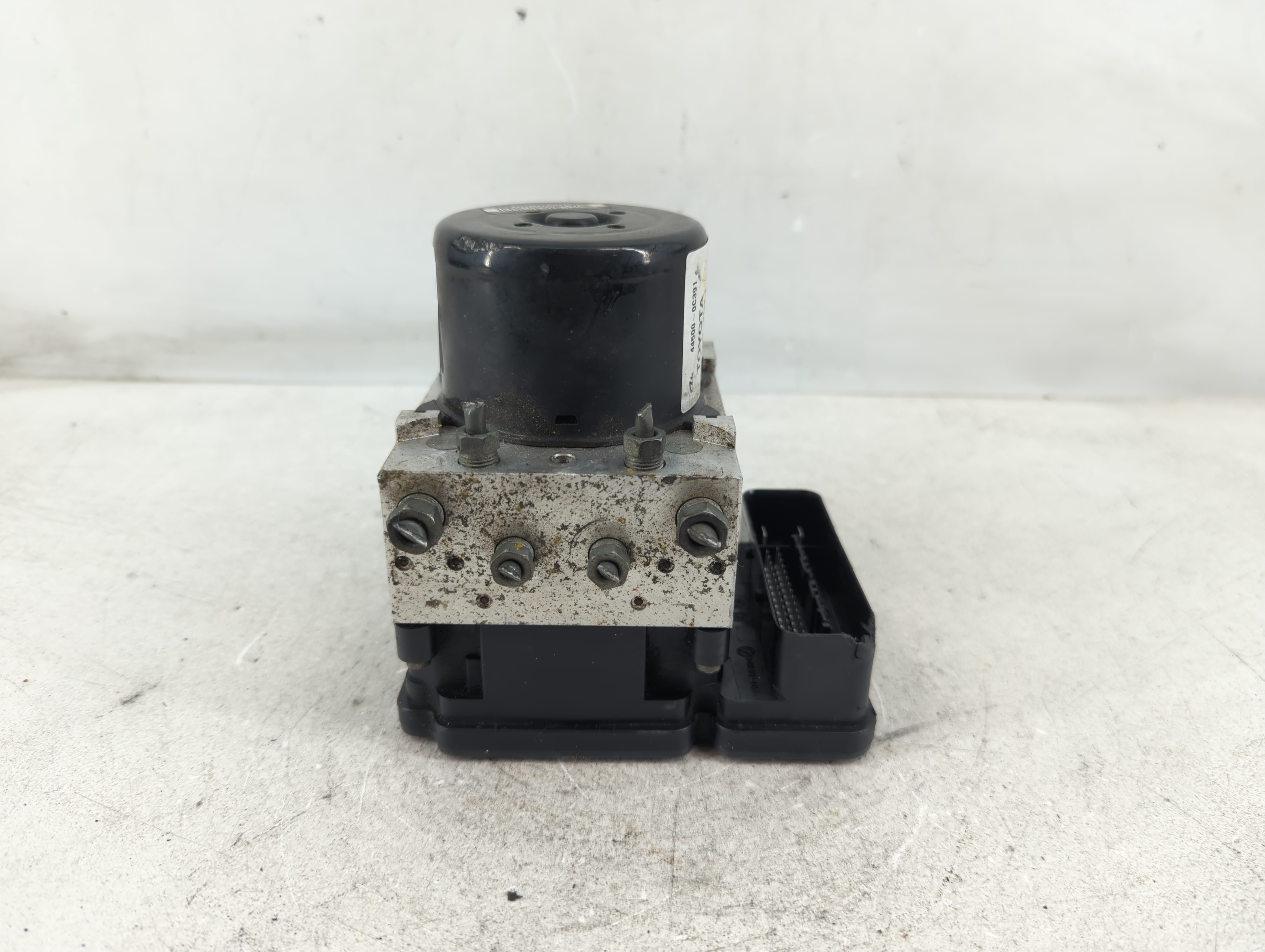 2012-2013 Toyota Tundra Abs Pump Control Module 1098642 - Oemusedautoparts1.com