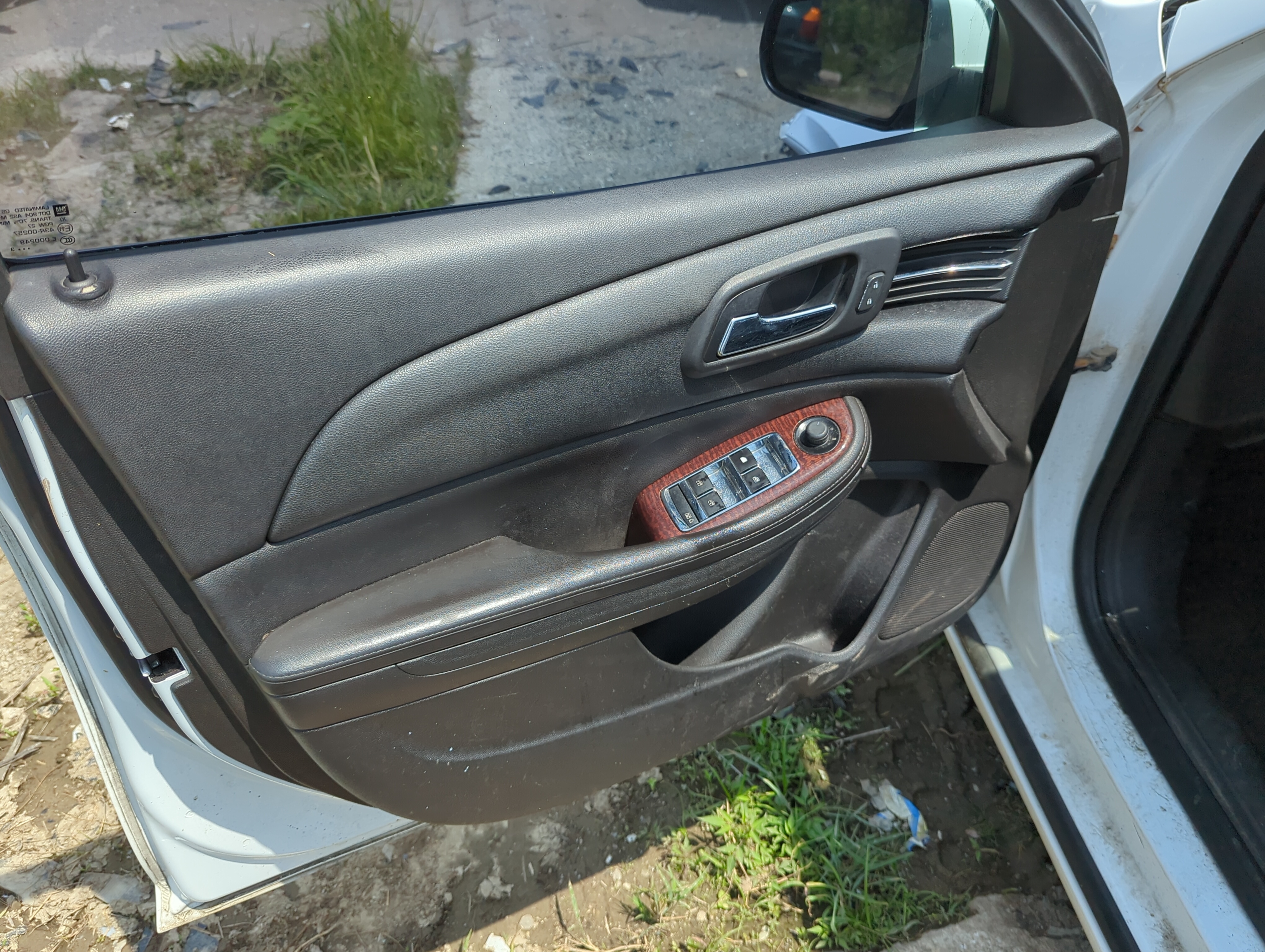 2013 Chevrolet Malibu Front Left Driver Interior Door Panel Trim 1099117 - Oemusedautoparts1.com