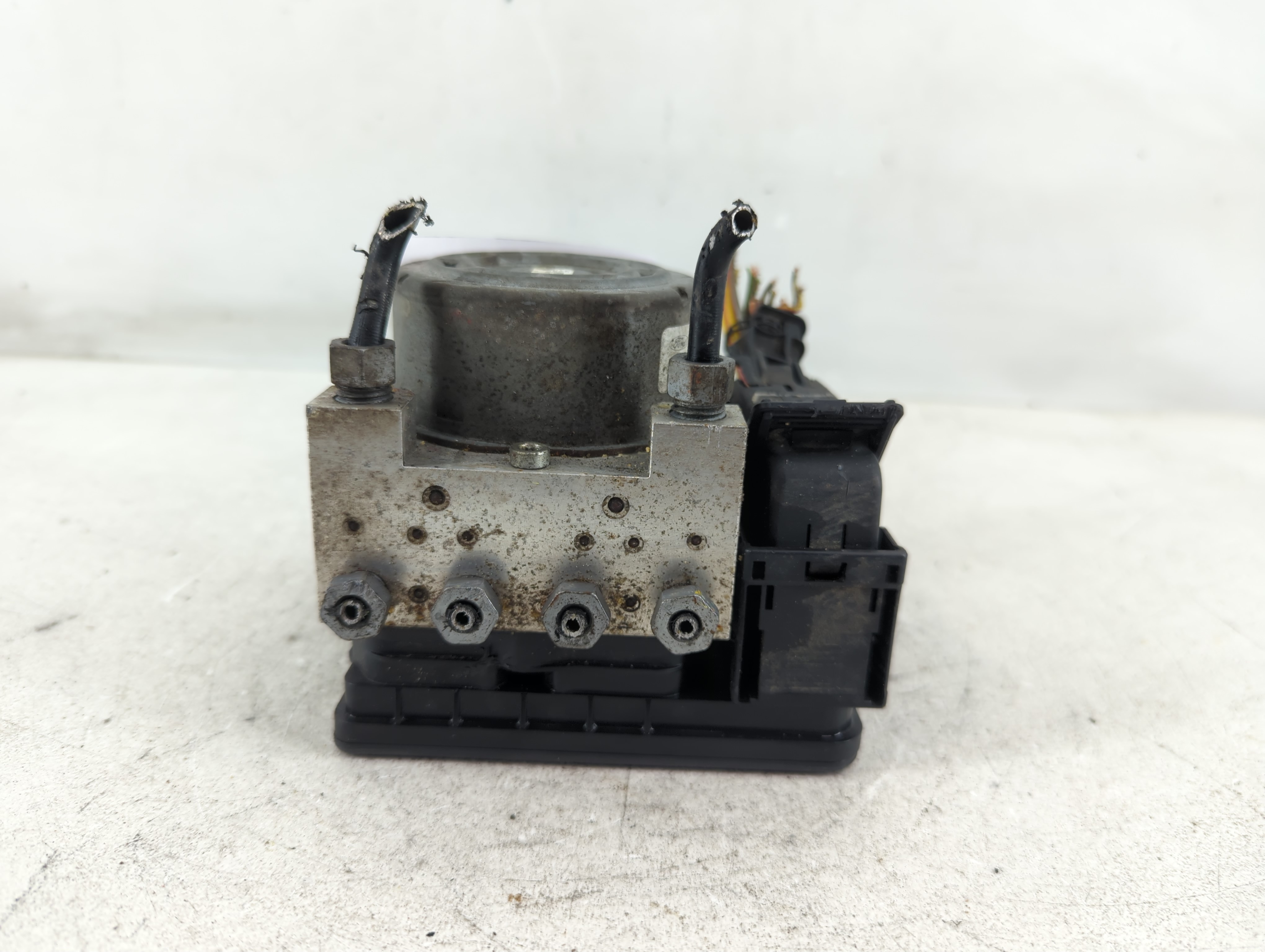 2014-2016 Lincoln Mkz Abs Pump Control Module 1099159 - Oemusedautoparts1.com