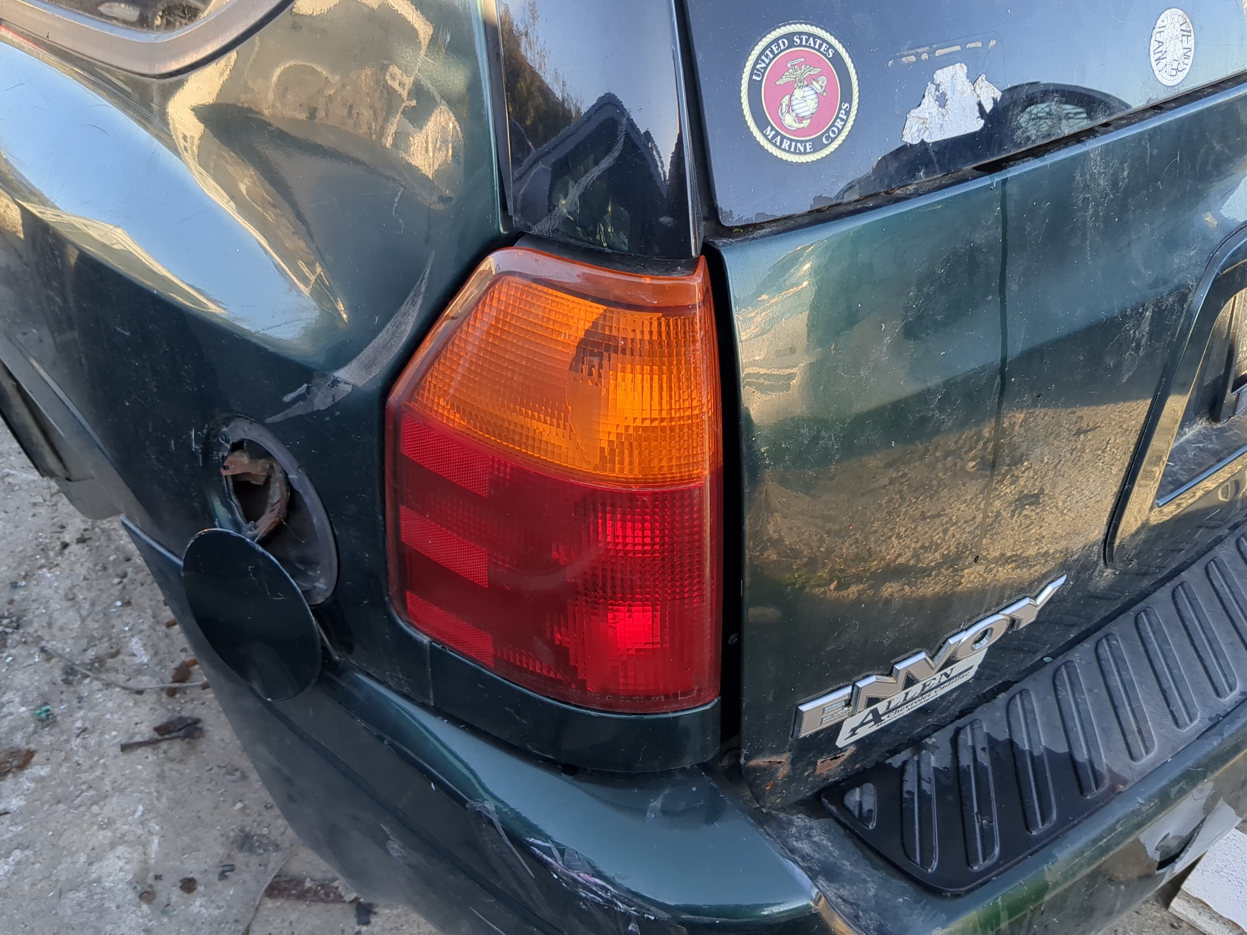 Picture of 2002-2009 Gmc Envoy Driver Left Side Tail Light Taillight Oem 1099443