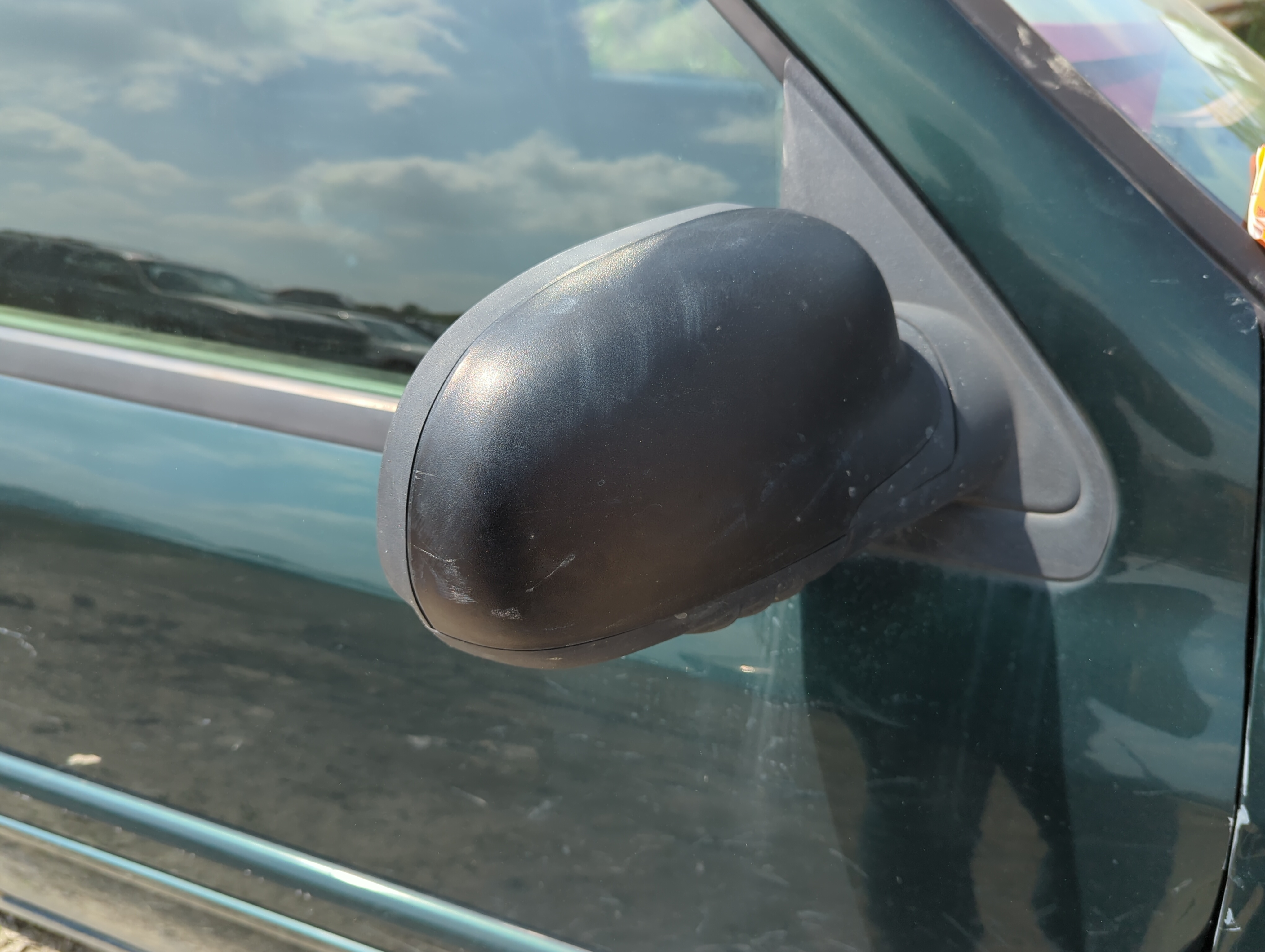 2002-2009 Gmc Envoy Passenger Right Side View Power Door Mirror Black 1099469 - Oemusedautoparts1.com