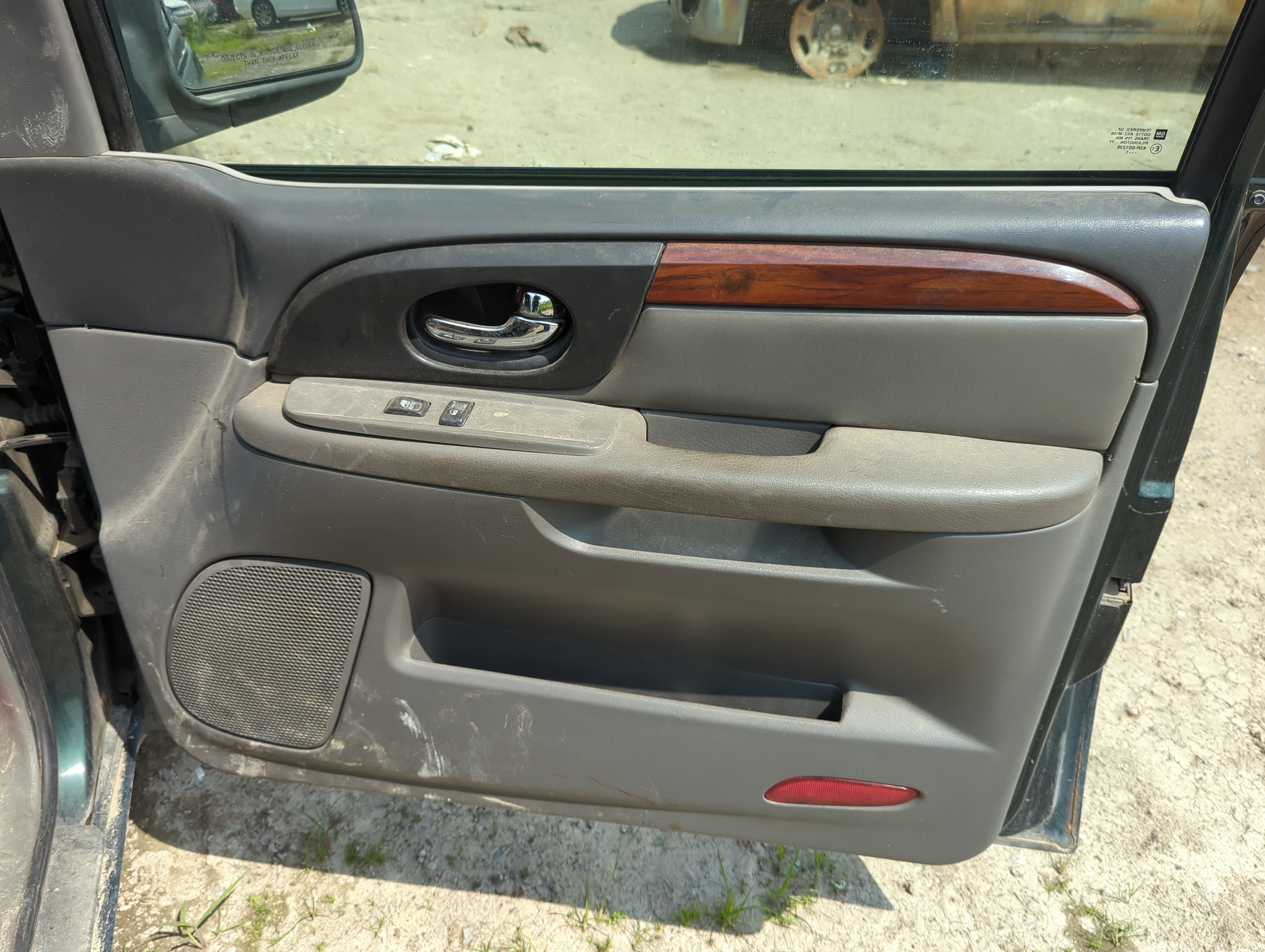 Picture of 2003 Gmc Envoy Front Right Passenger Interior Door Panel Trim 1099496