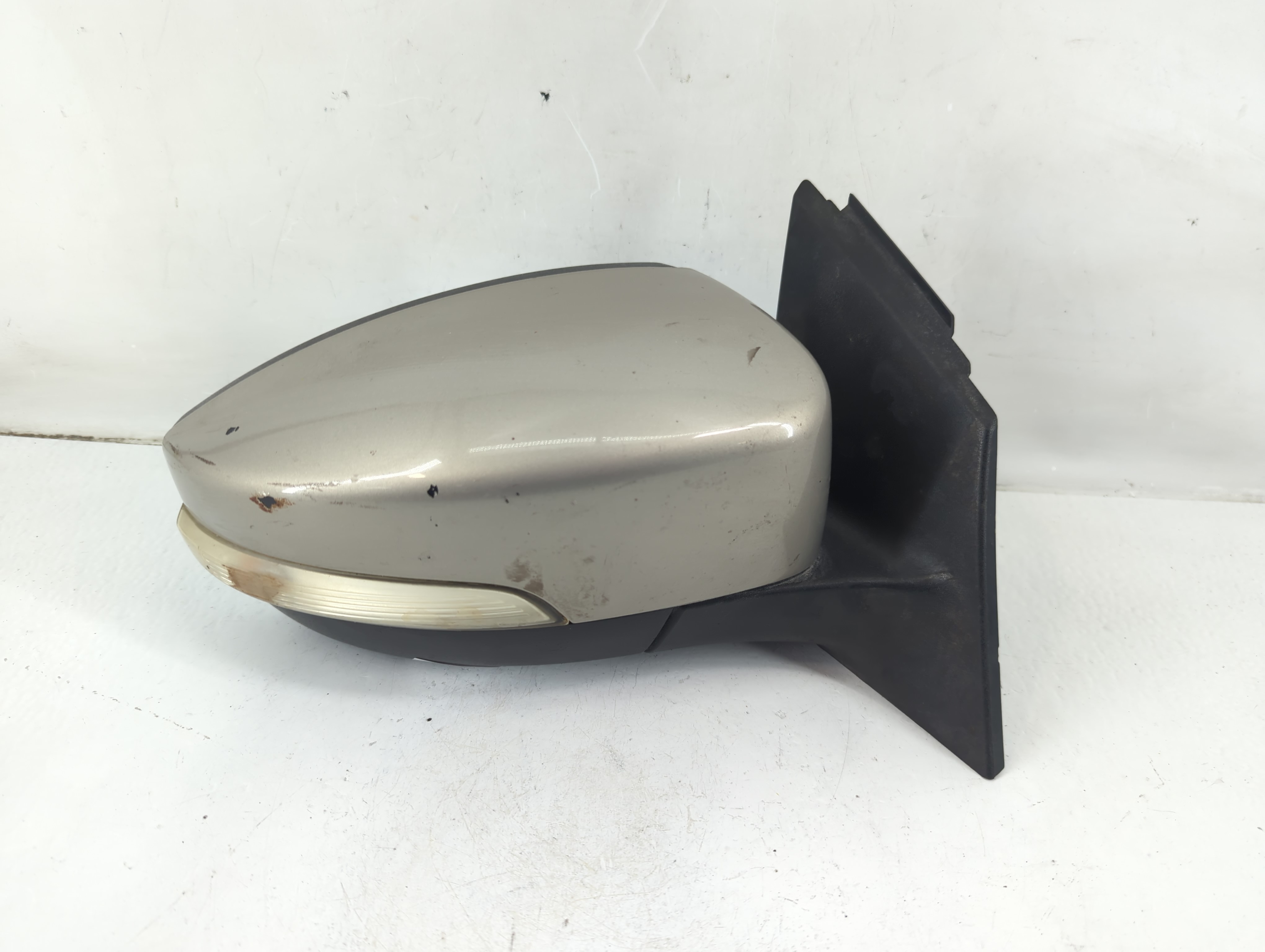 2015-2018 Ford Focus Passenger Right Side View Power Door Mirror Silver 1099518 - Oemusedautoparts1.com