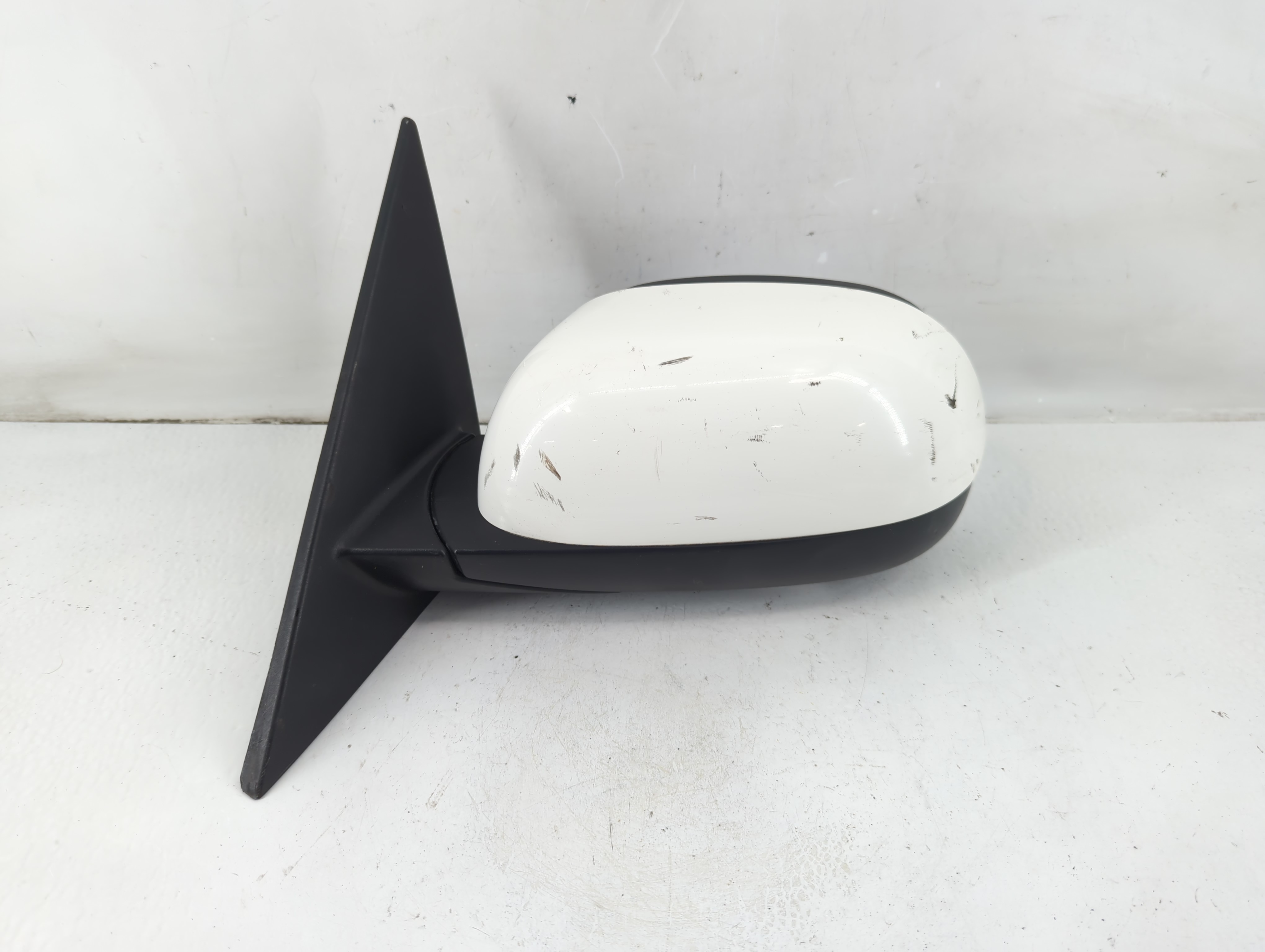 2014-2019 Kia Soul Driver Left Side View Power Door Mirror White 1099531 - Oemusedautoparts1.com