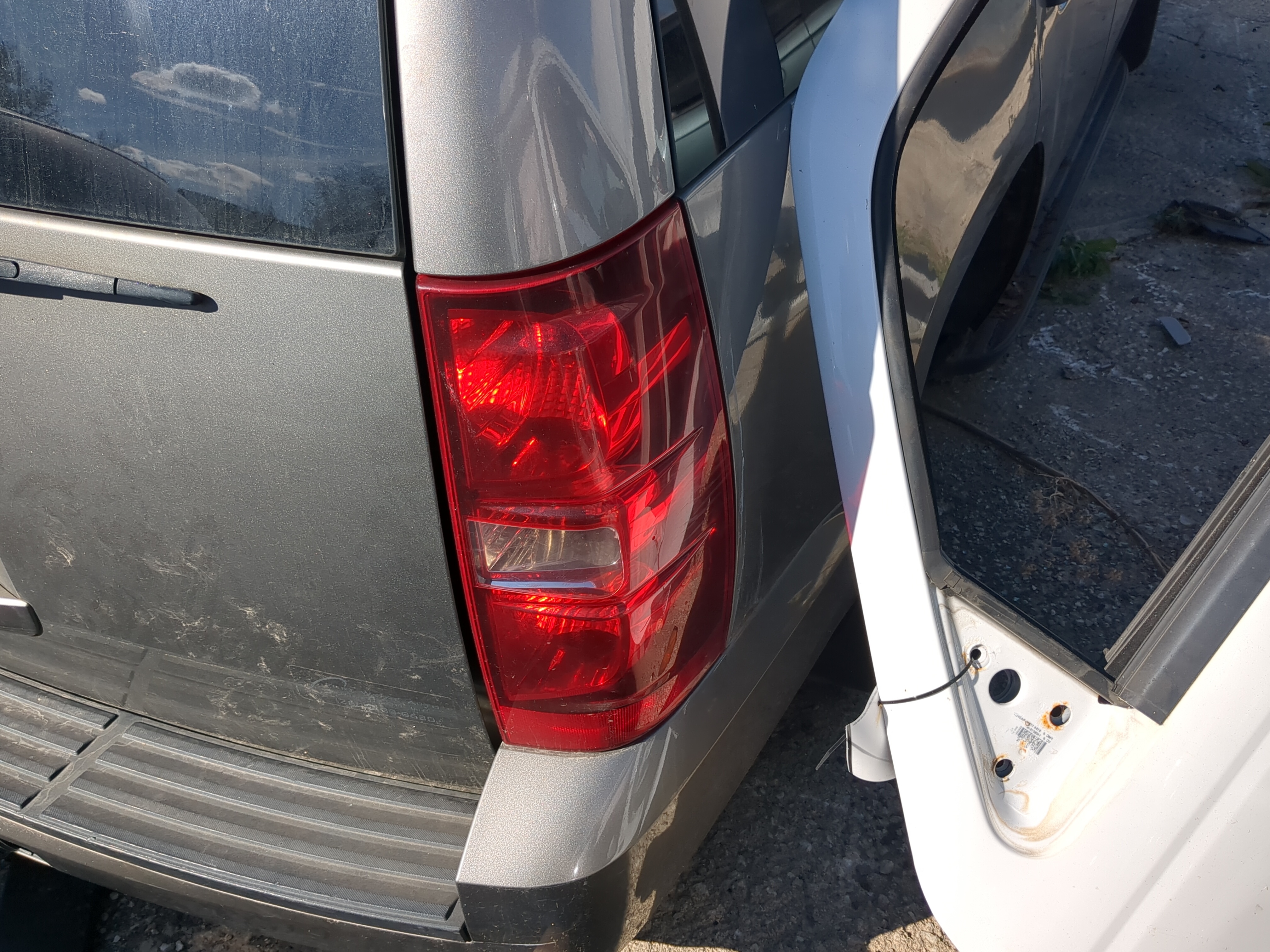 Picture of 2007-2014 Chevrolet Tahoe Passenger Right Side Tail Light Taillight Oem 1099643