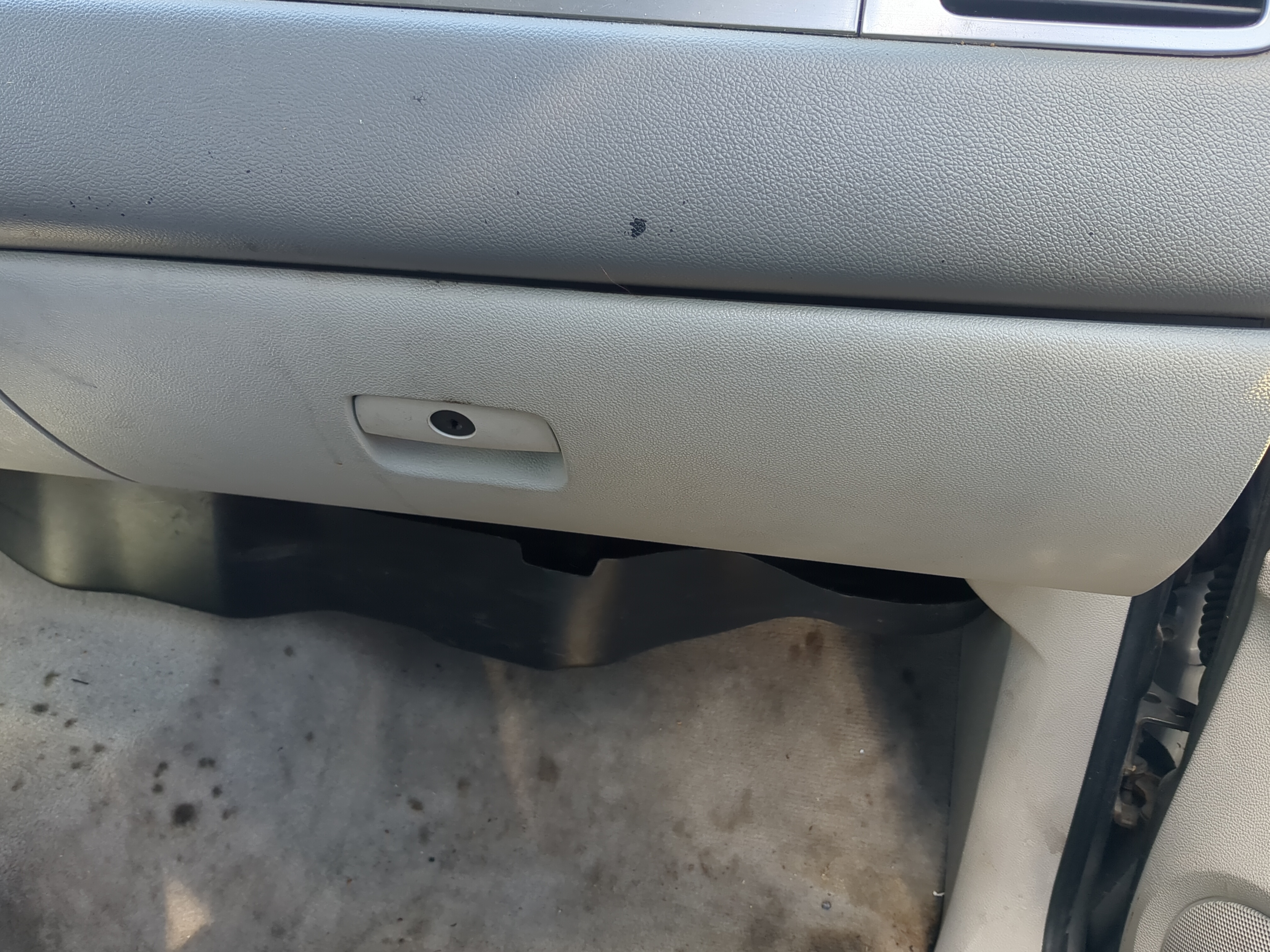 2007 Chevrolet Tahoe Passenger Glove Box Door Storage Compartment 1099719 - Oemusedautoparts1.com