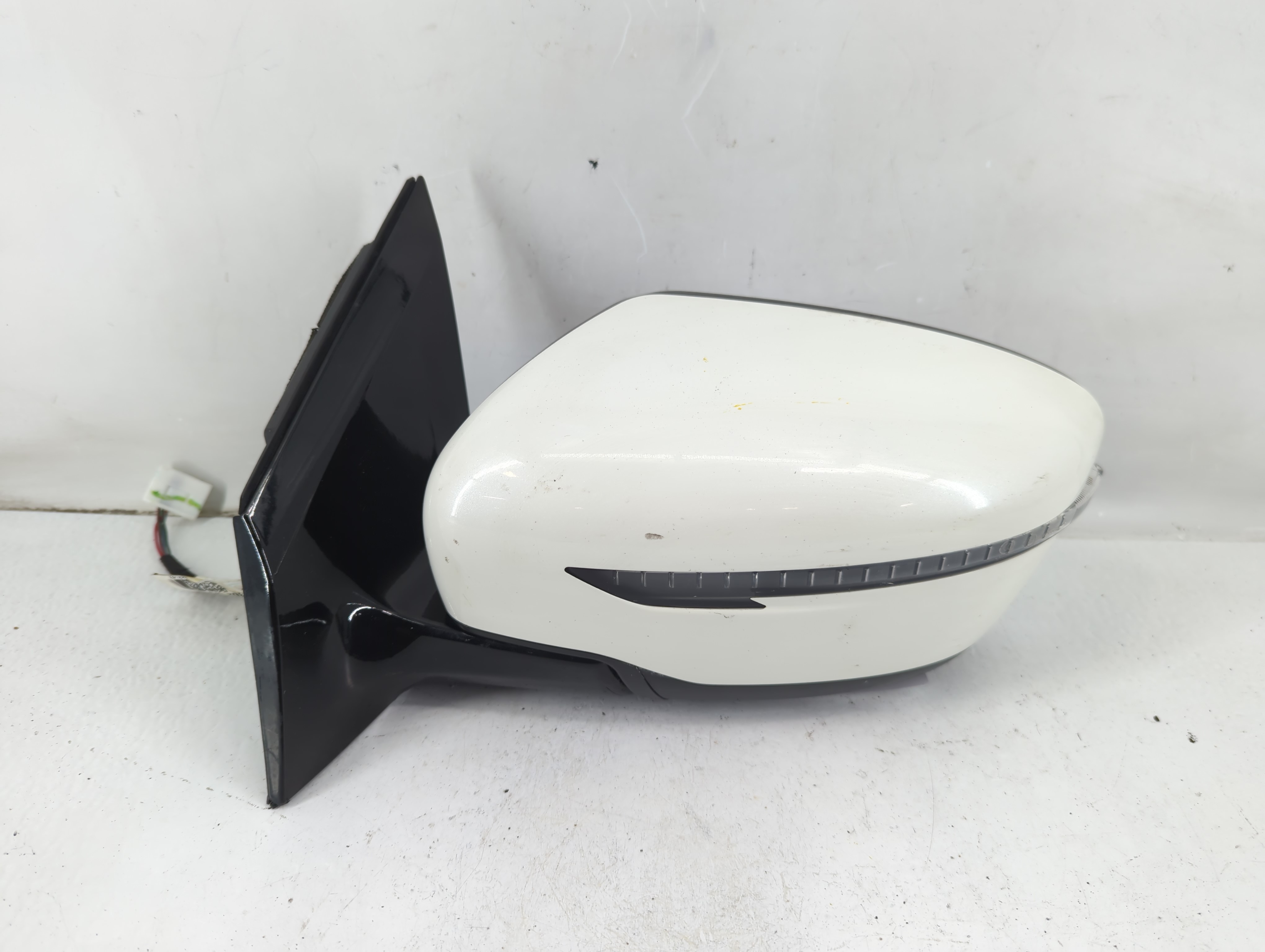 2016-2022 Nissan Murano Driver Left Side View Power Door Mirror White 1099838 - Oemusedautoparts1.com