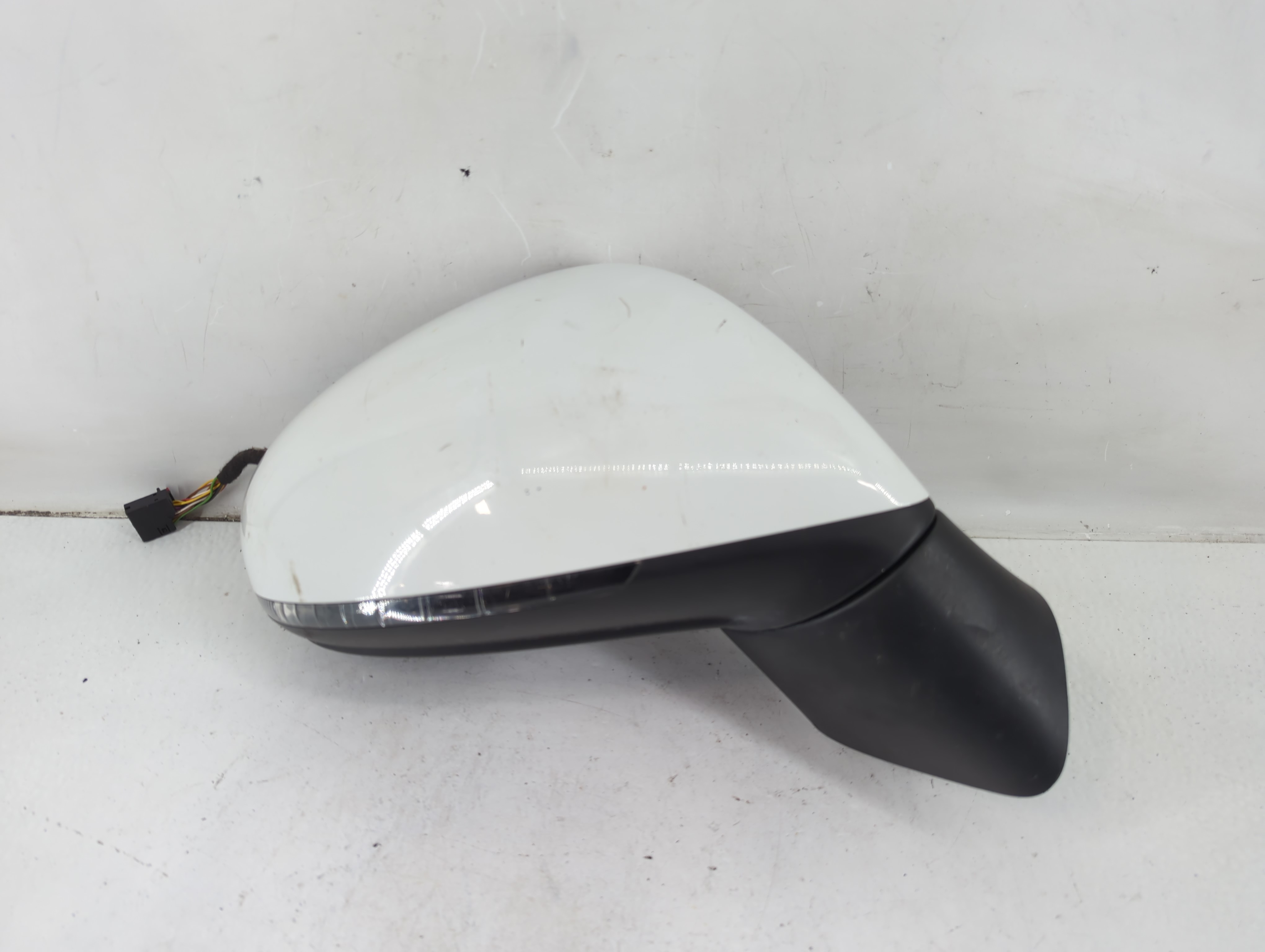 2015-2017 Volkswagen Touareg Passenger Right Side View Power Door Mirror 1099839 - Oemusedautoparts1.com