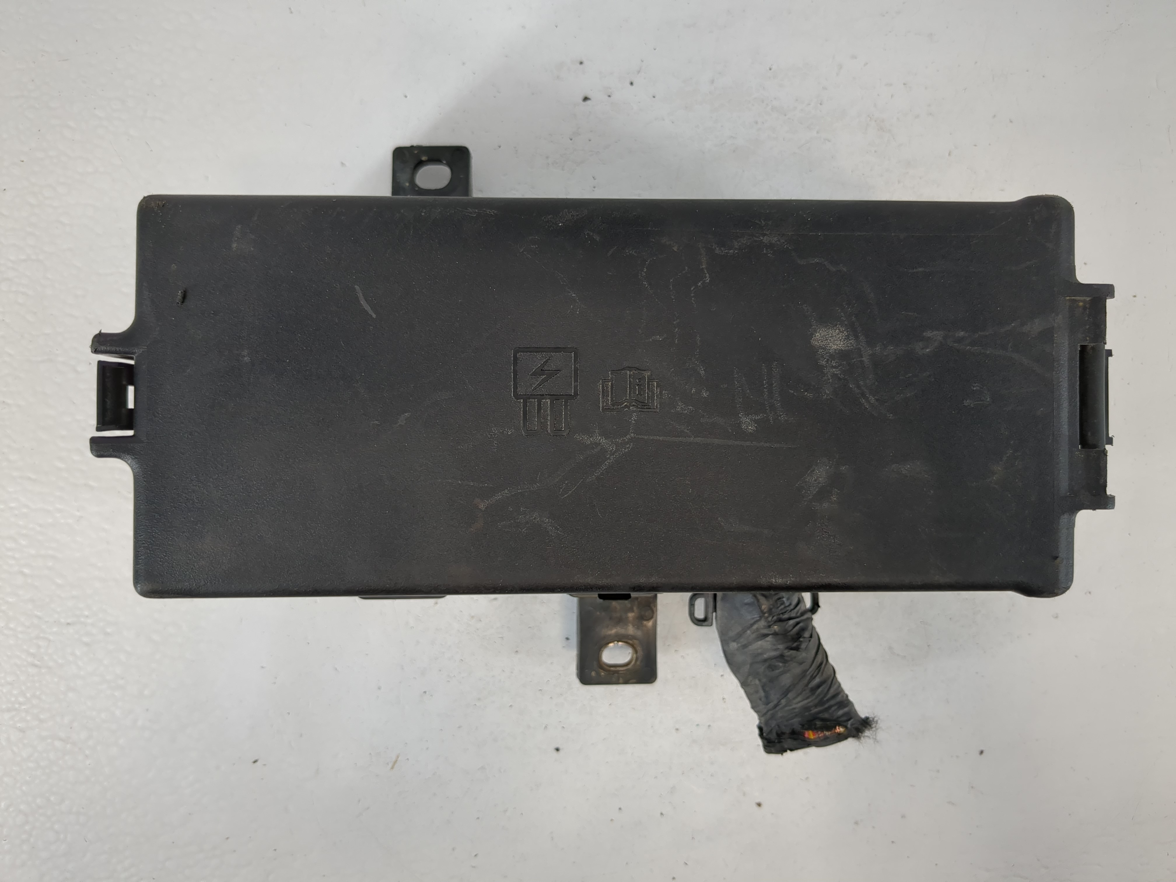 2012-2014 Ford Mustang Fusebox Fuse Box Relay Module Ar3t-14a003-ab 1099957 - Oemusedautoparts1.com