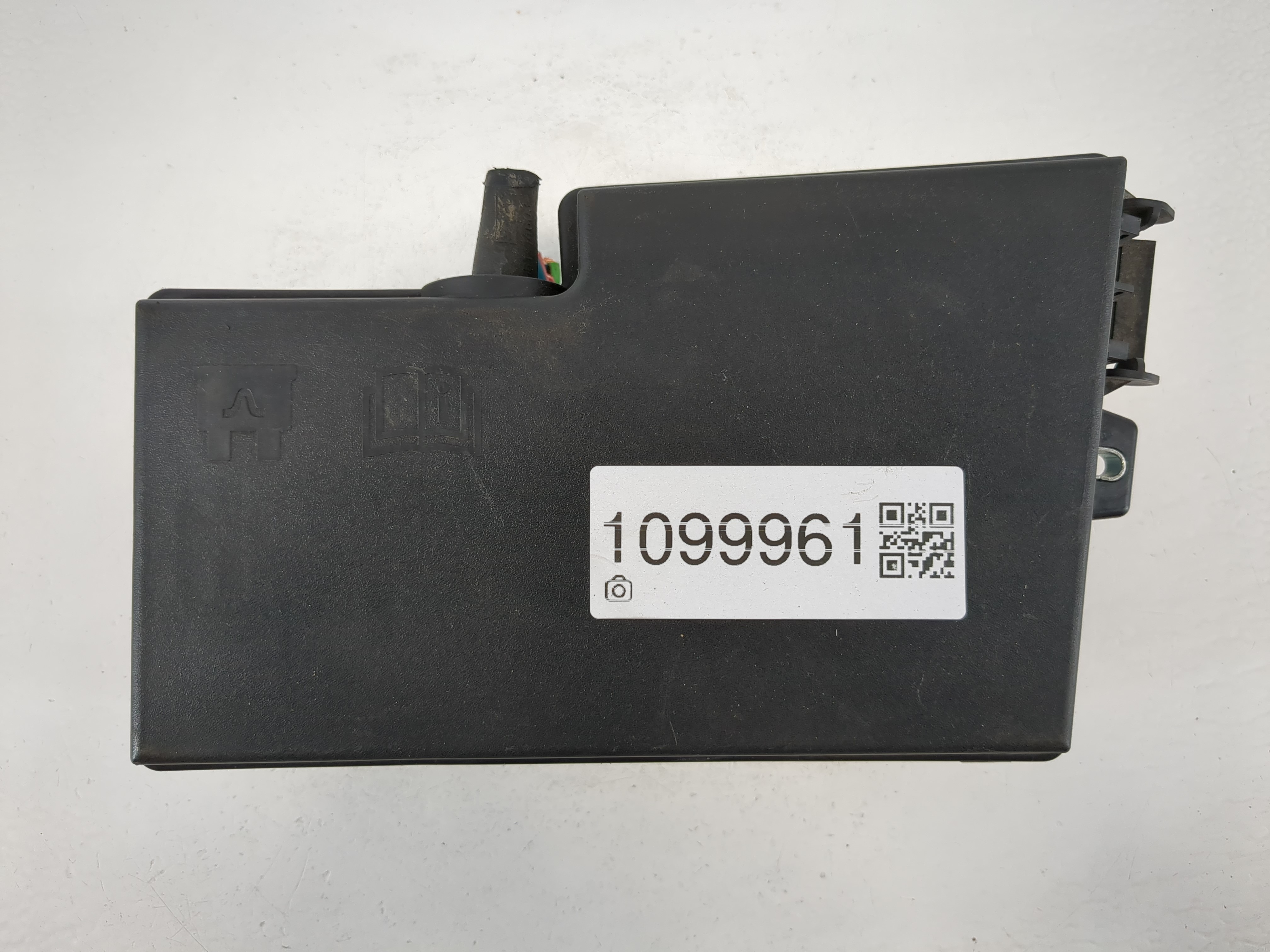 Picture of 2017-2017 Ford Escape Fusebox Fuse Box Relay Module 1099961