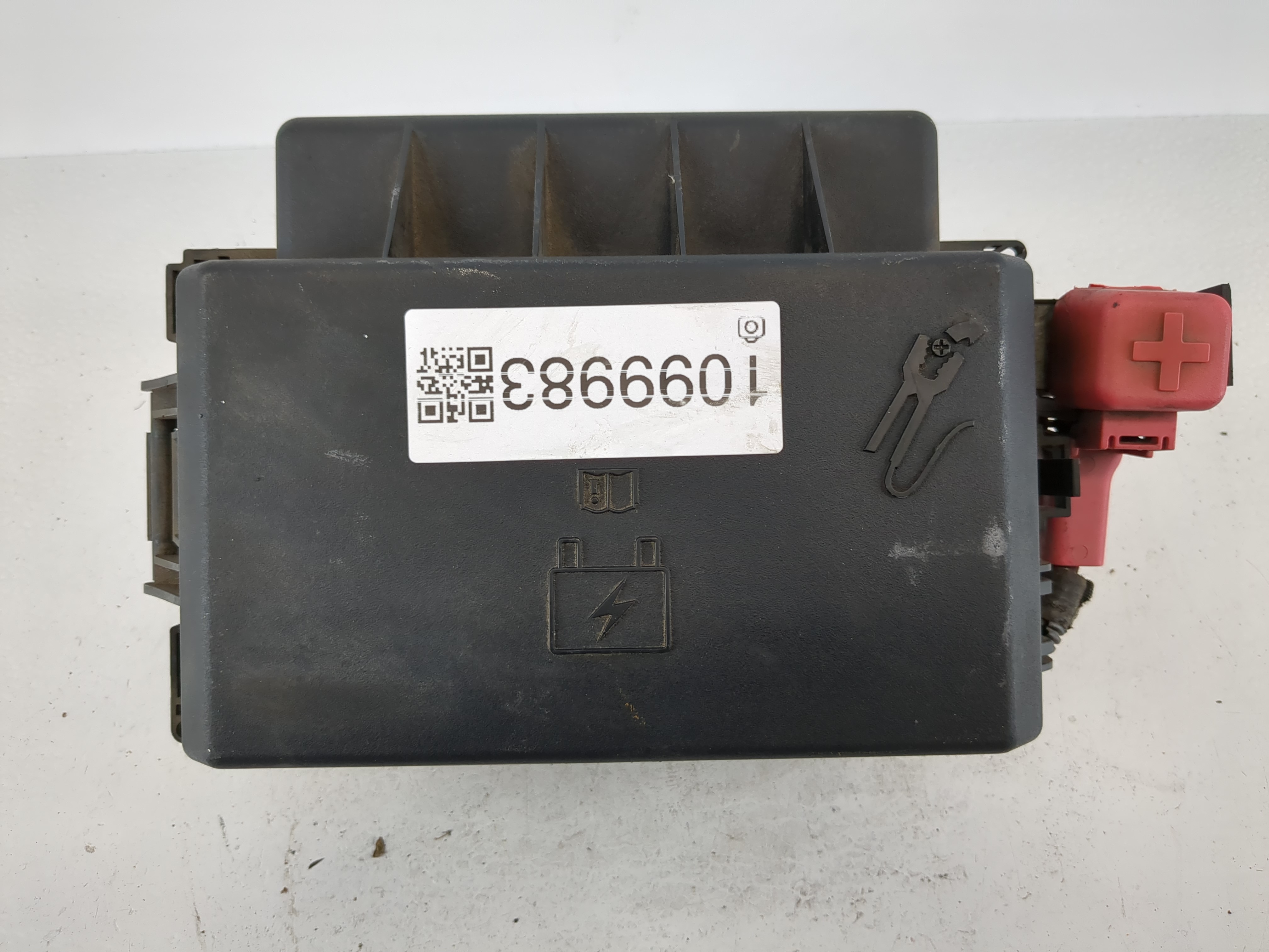 2006-2007 Dodge Charger Fusebox Fuse Box Relay Module P04692028al 1099983 - Oemusedautoparts1.com