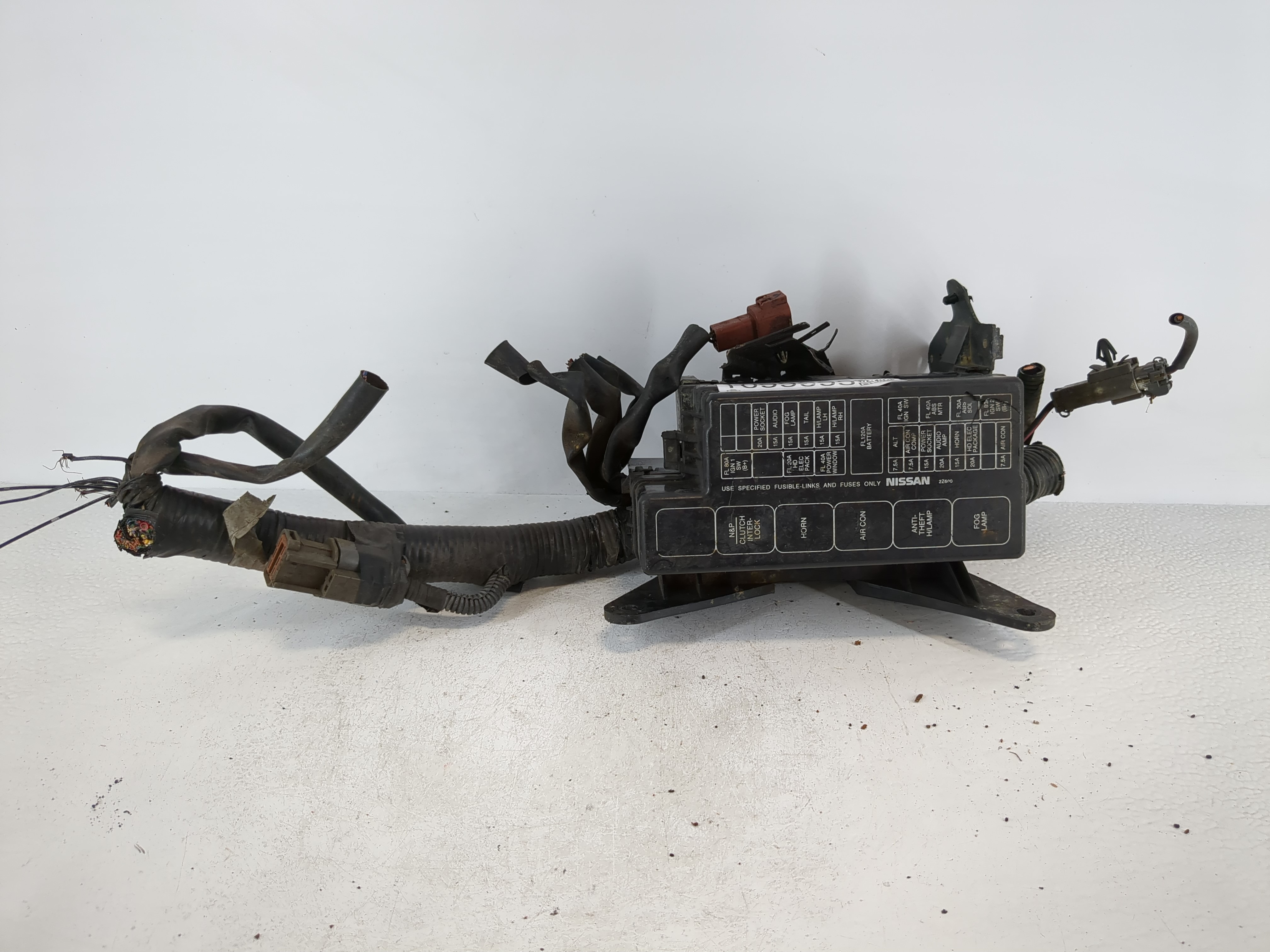 Picture of 2003-2004 Nissan Xterra Fusebox Fuse Box Relay Module 24382 3s500 1099995