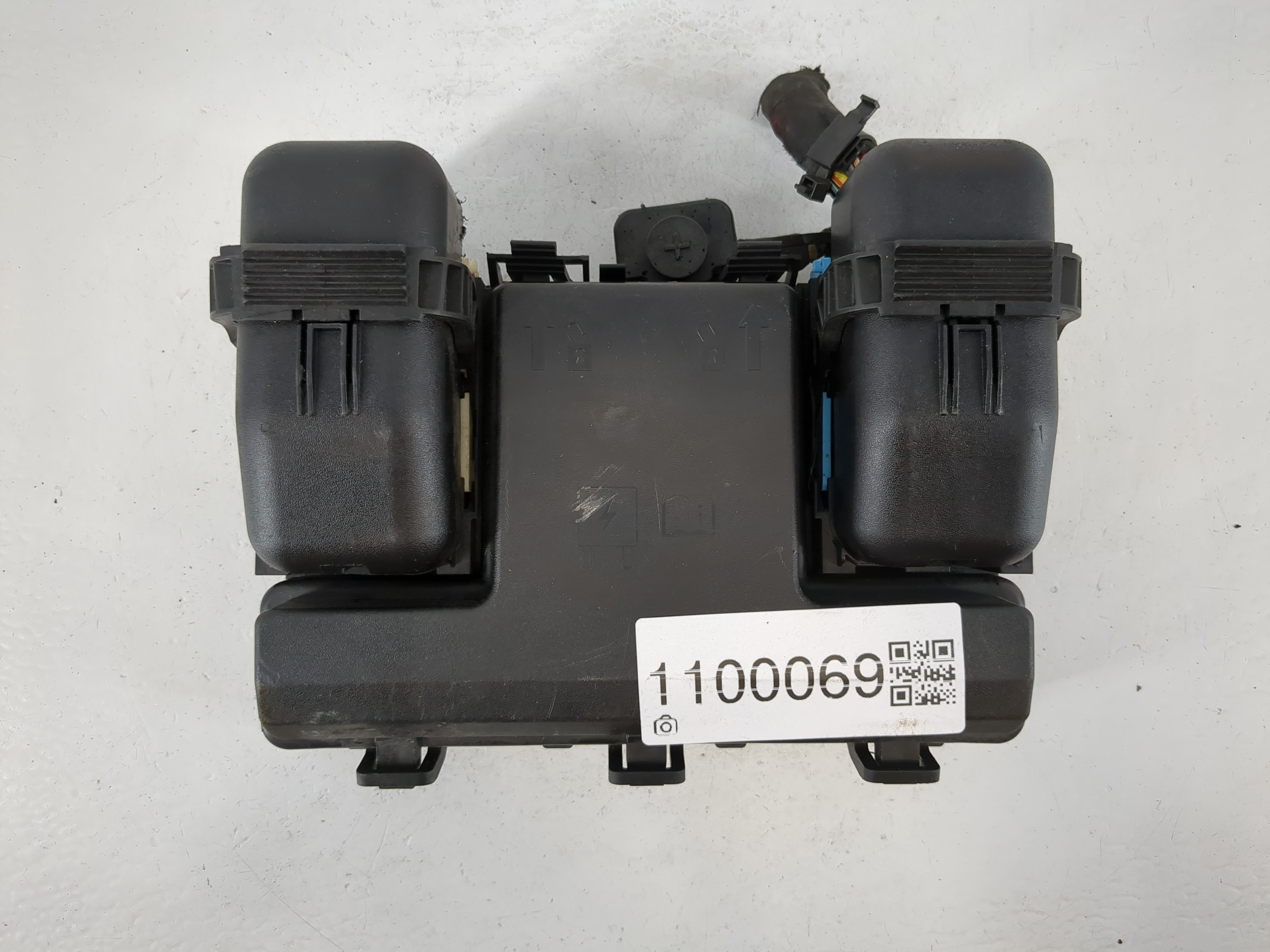 2017-2020 Ford Fusion Fusebox Fuse Box Relay Module Hg9t 14d068 Ac 1100069 - Oemusedautoparts1.com