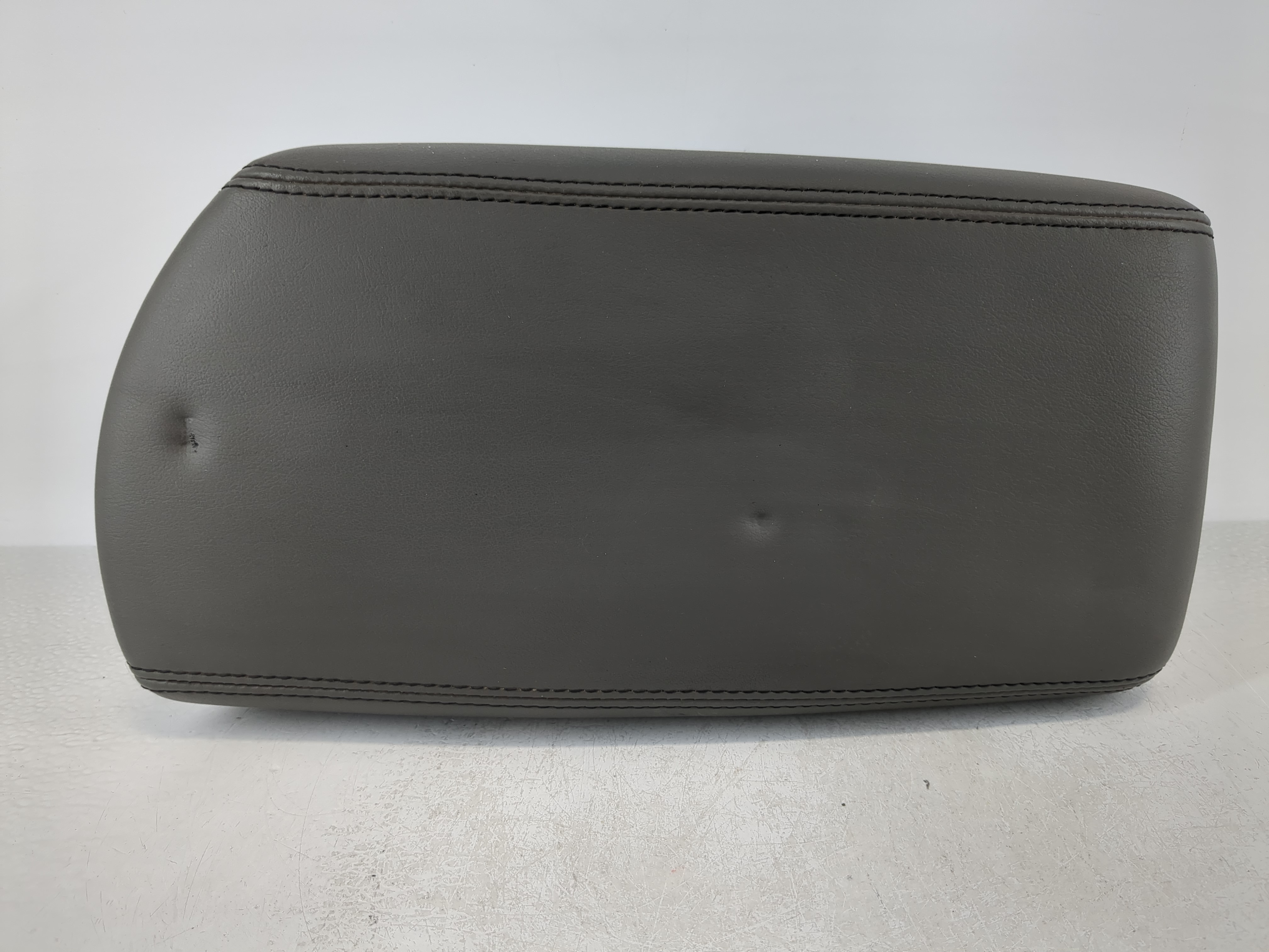 2014-2014 Chevrolet Malibu Center Console Armrest Cover Lid Black 1100636 - Oemusedautoparts1.com