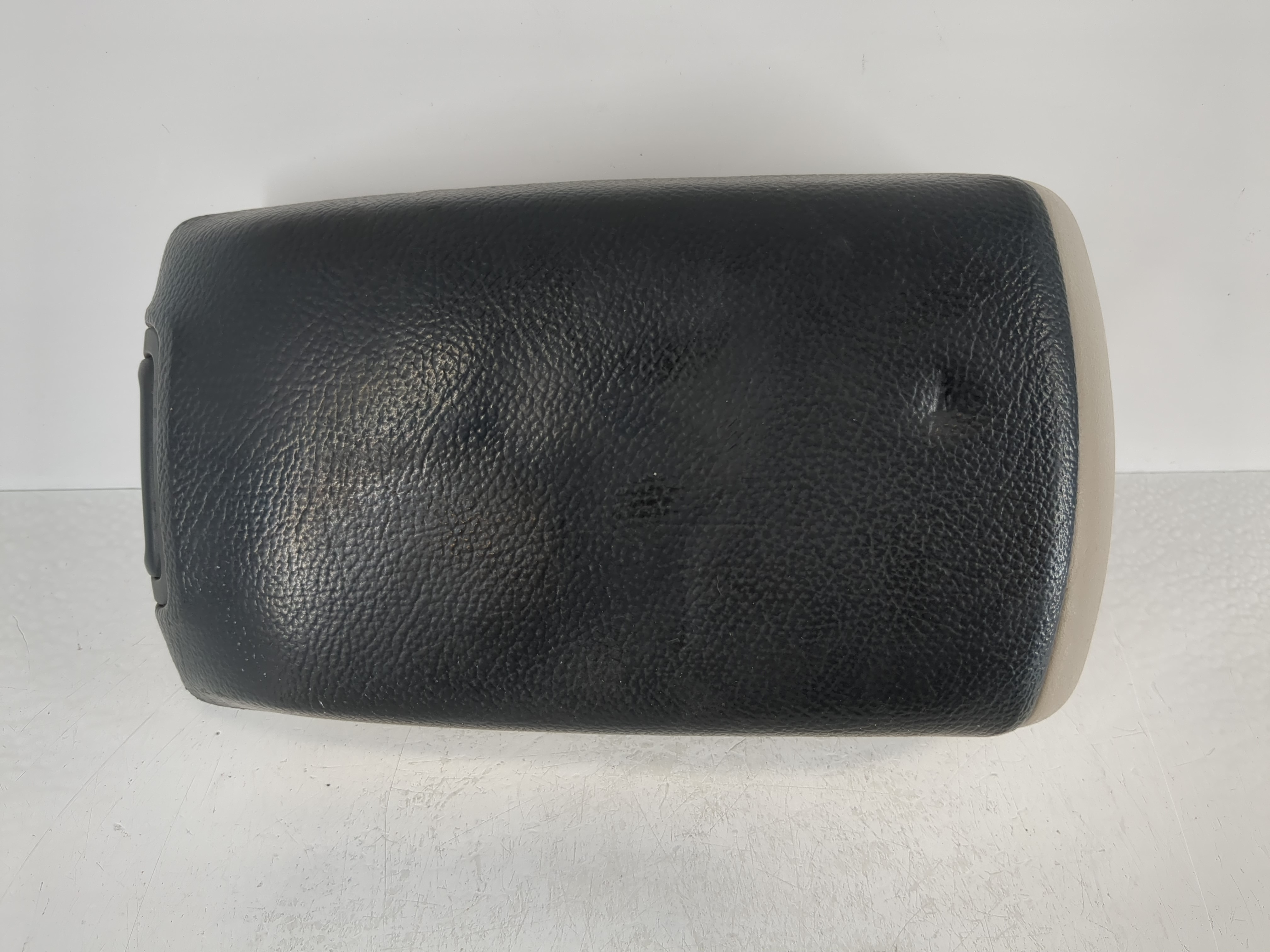 2008 Kia Spectra Center Console Armrest Cover Lid Black 1100637 - Oemusedautoparts1.com