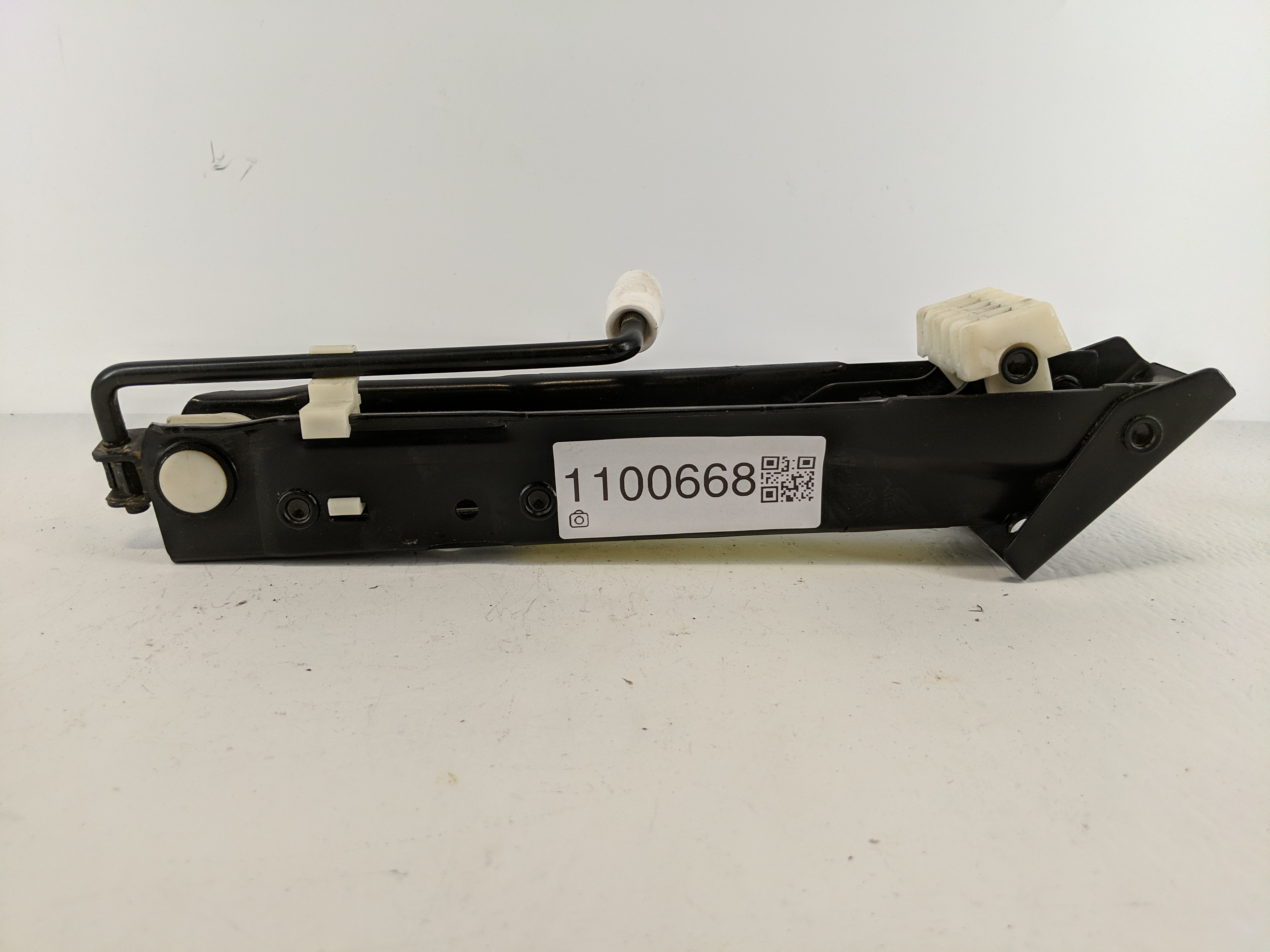 Picture of 2008 Bmw 535i Front Bumper Grille Cover 1100668