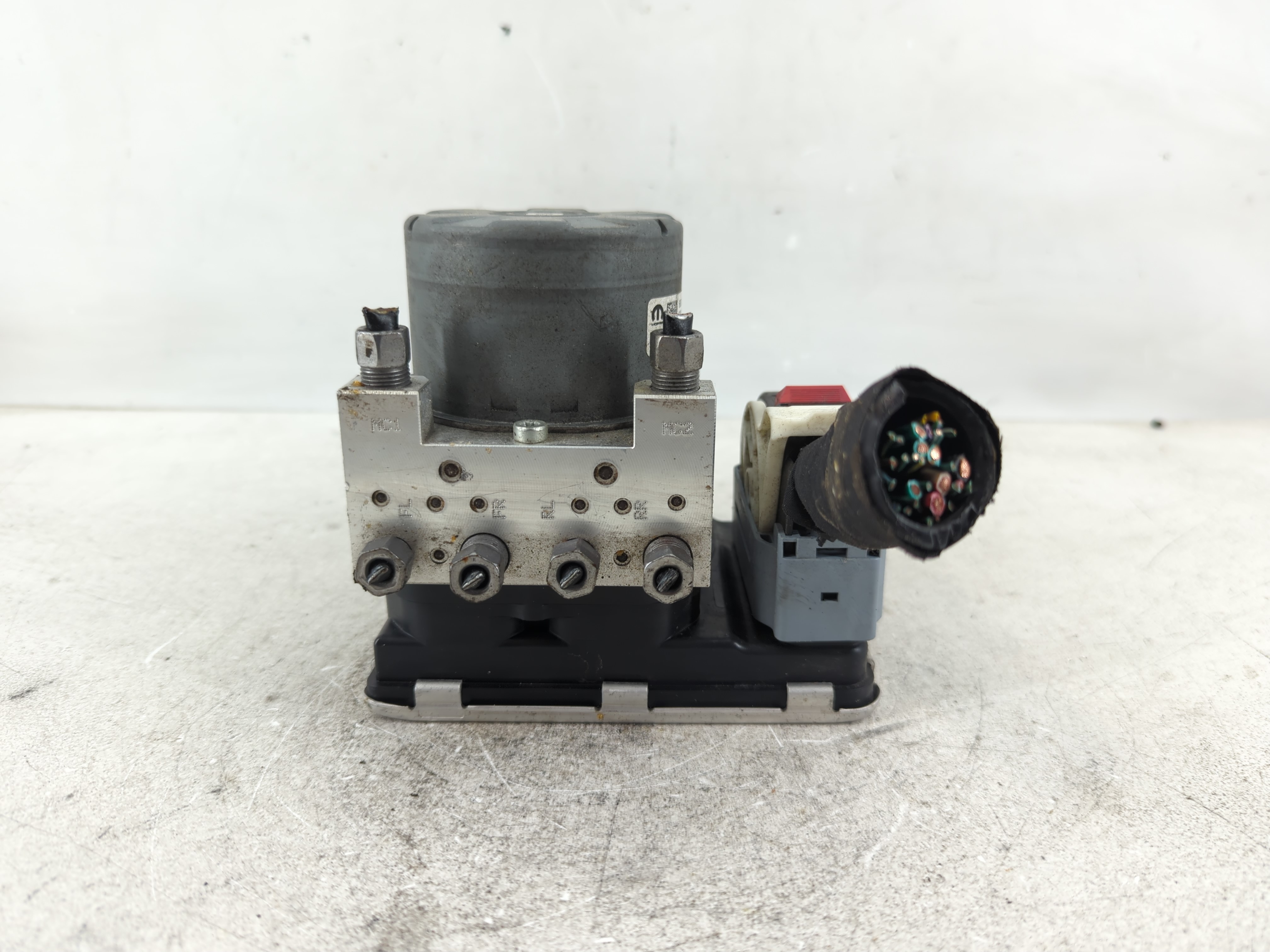 Dodge Ram 1500 Abs Pump Control Module 1100700 - Oemusedautoparts1.com