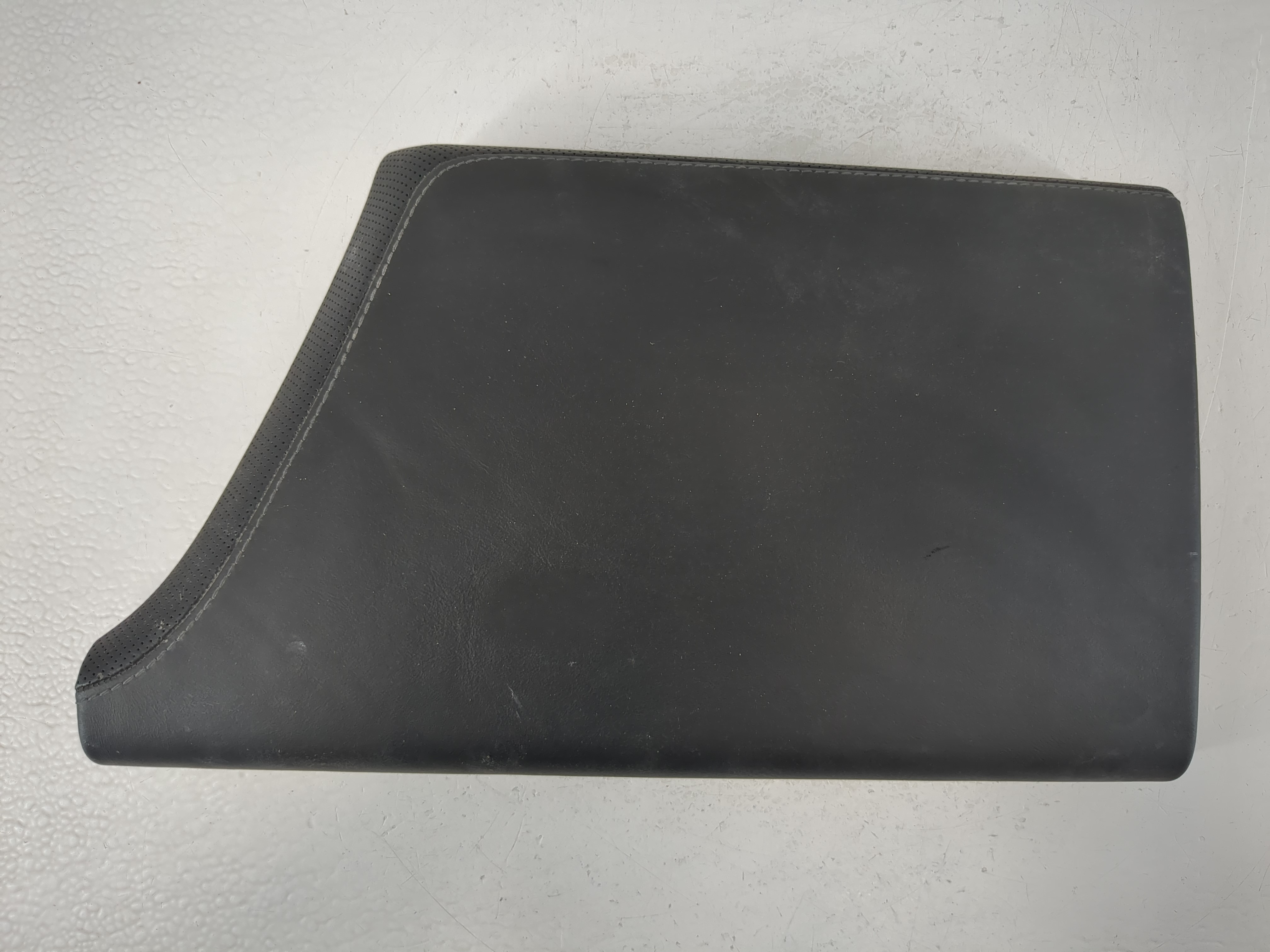 2015-2015 Cadillac Cts Center Console Armrest Cover Lid Black 1100719 - Oemusedautoparts1.com