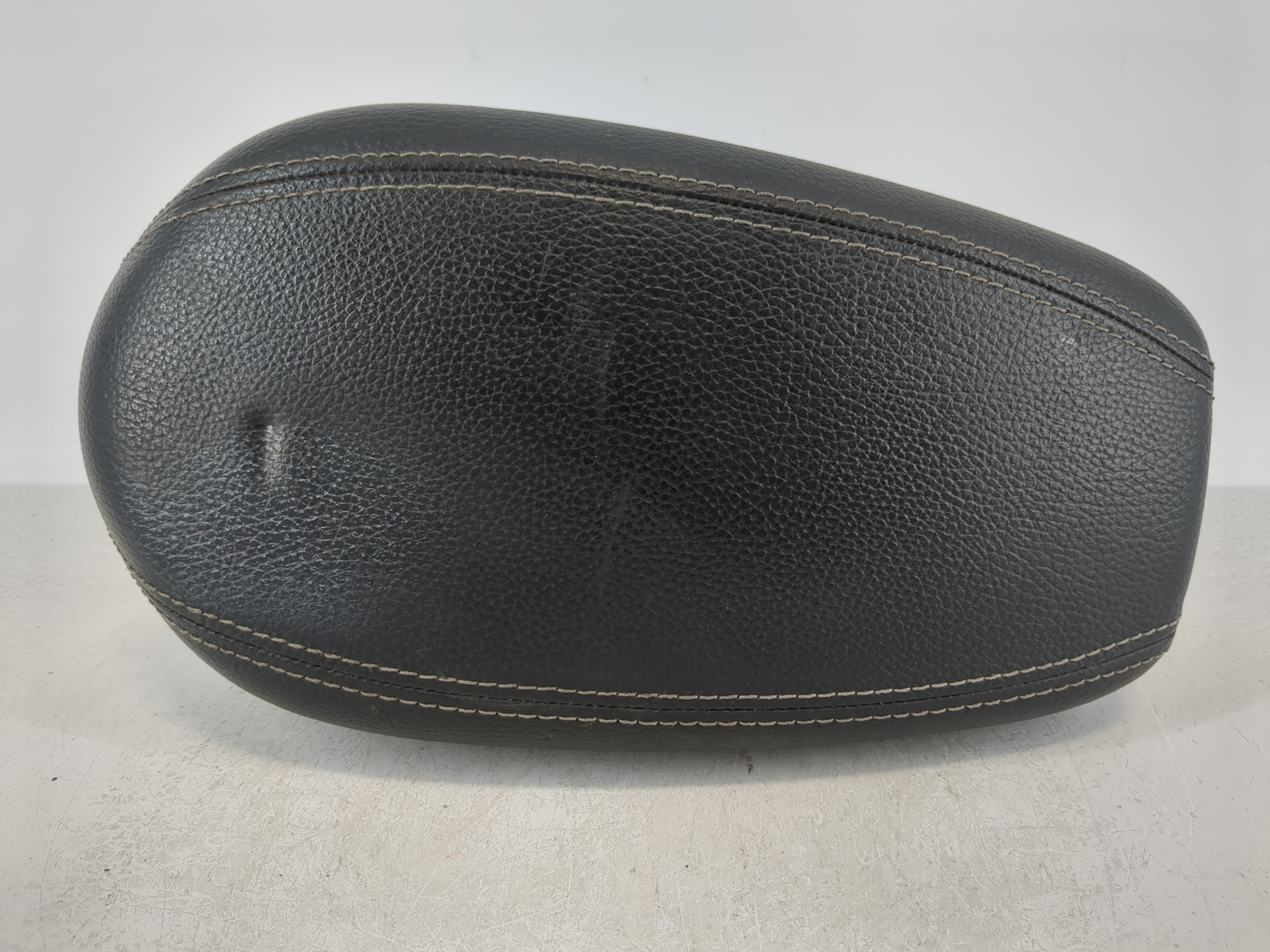2013-2017 Hyundai Veloster Center Console Armrest Cover Lid Black 1100742 - Oemusedautoparts1.com