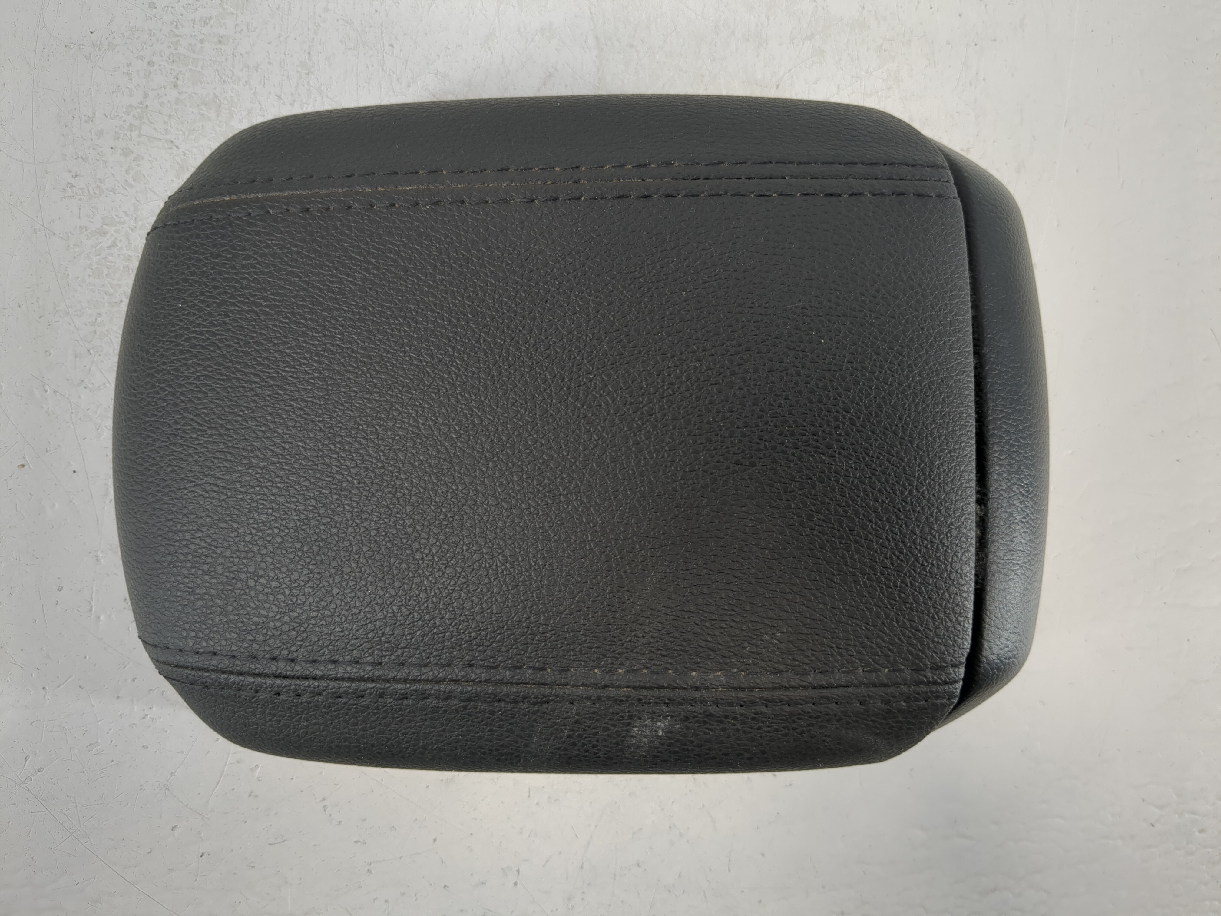 2011-2012 Chevrolet Cruze Center Console Armrest Cover Lid Black 1100748 - Oemusedautoparts1.com