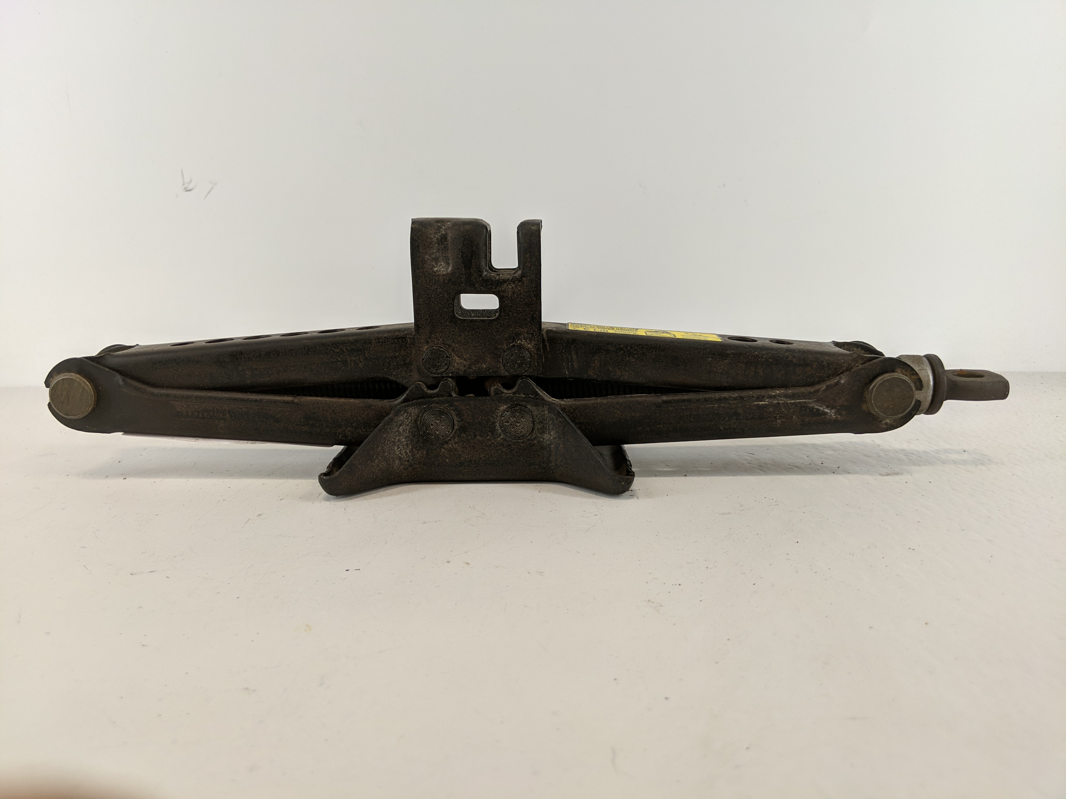 2014 Toyota Camry Spare Scissor Car Jack 1100775 - Oemusedautoparts1.com
