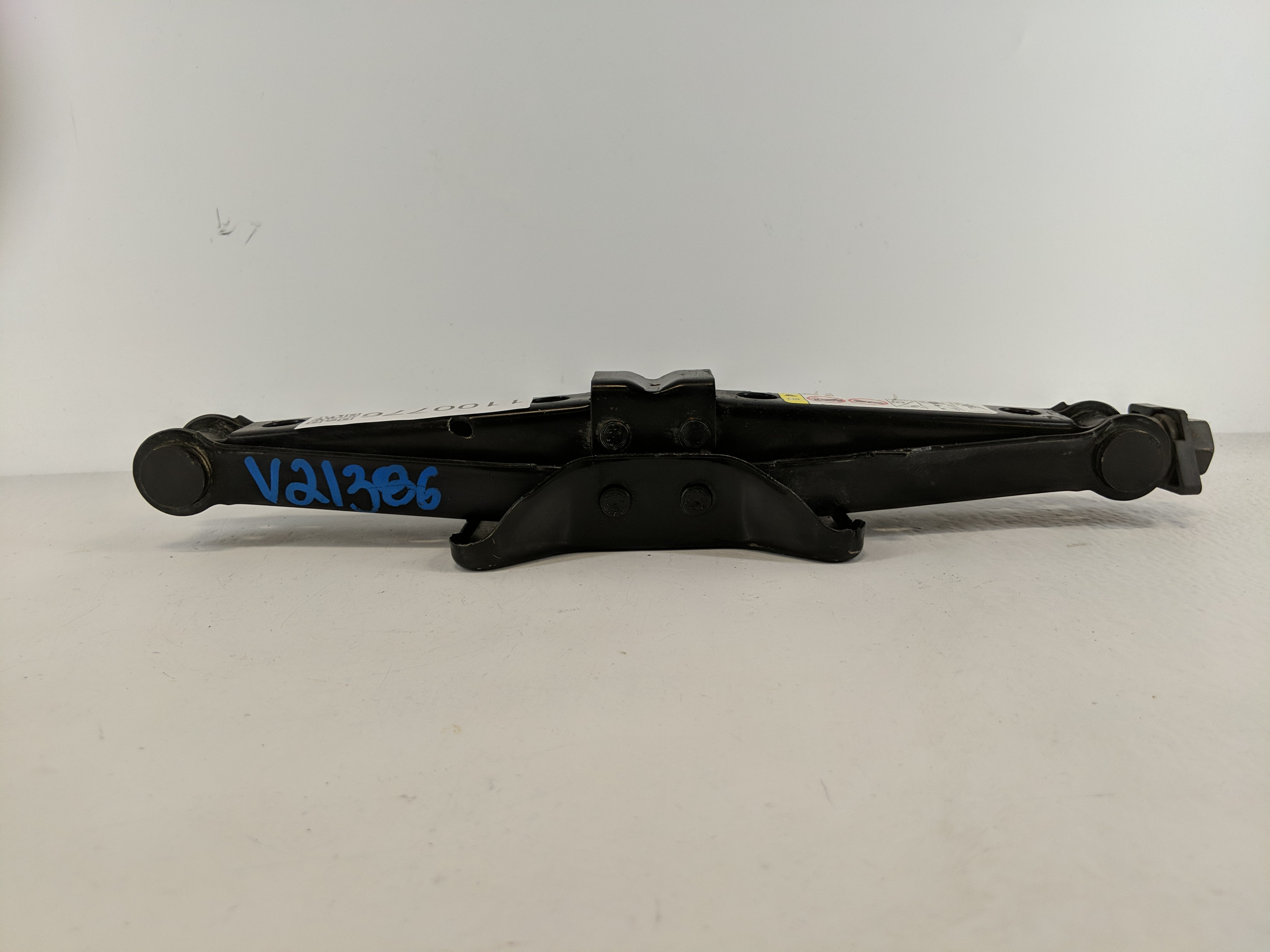 2014 Chrysler 300 Spare Scissor Car Jack 1100776 - Oemusedautoparts1.com