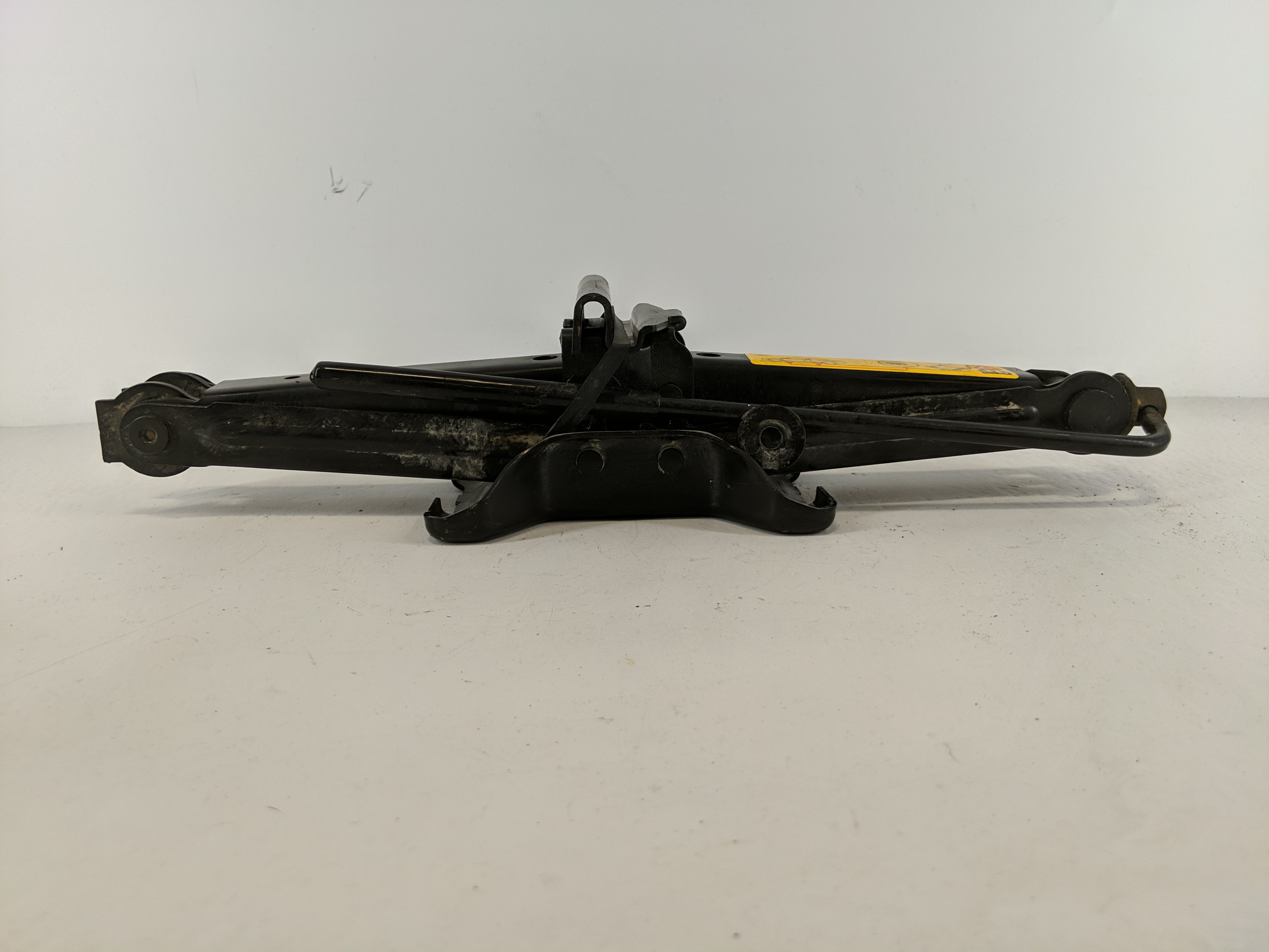 2015 Ford Fiesta Spare Scissor Car Jack 1100778 - Oemusedautoparts1.com