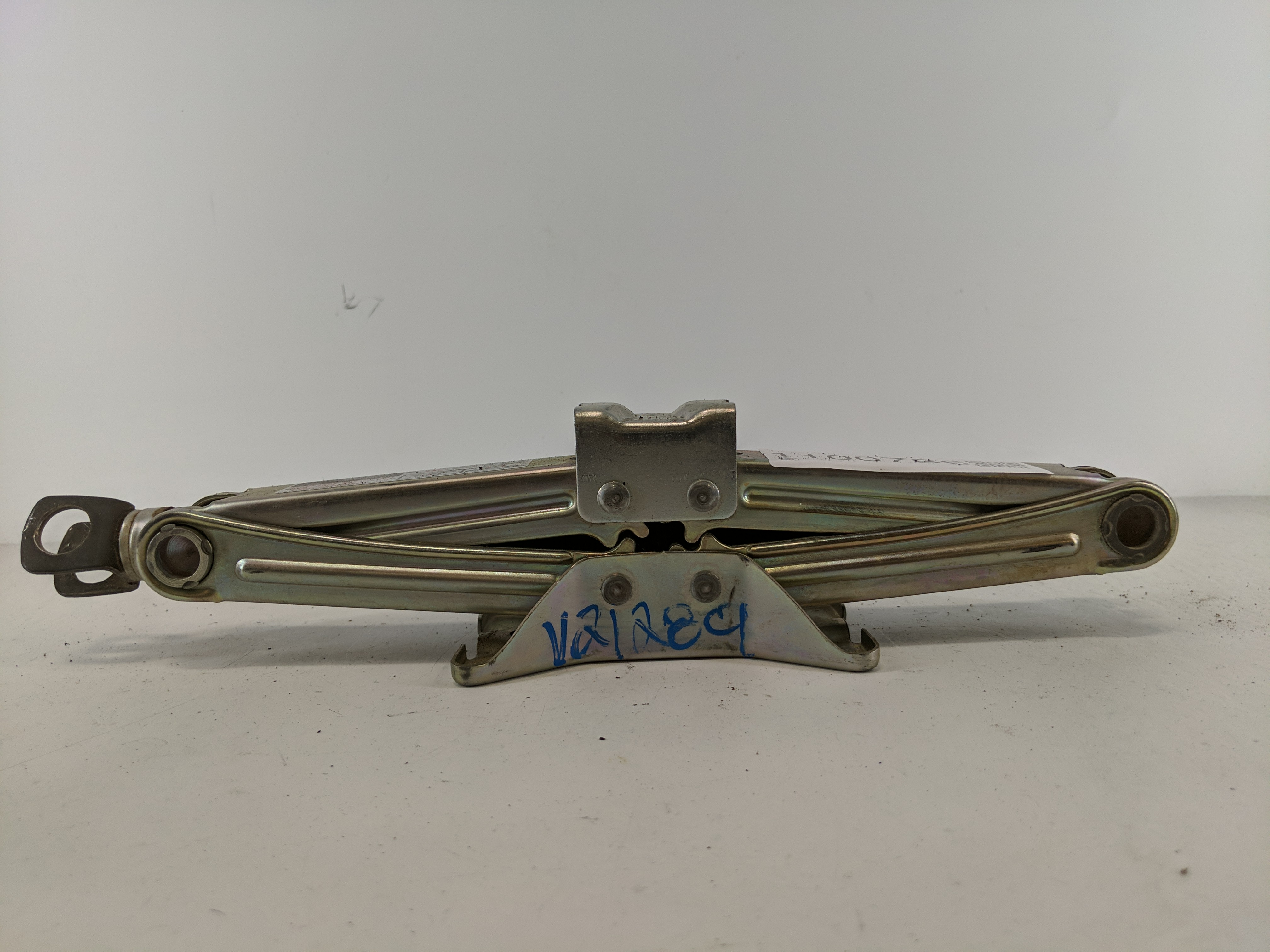 2017 Honda Civic Spare Scissor Car Jack 1100786 - Oemusedautoparts1.com