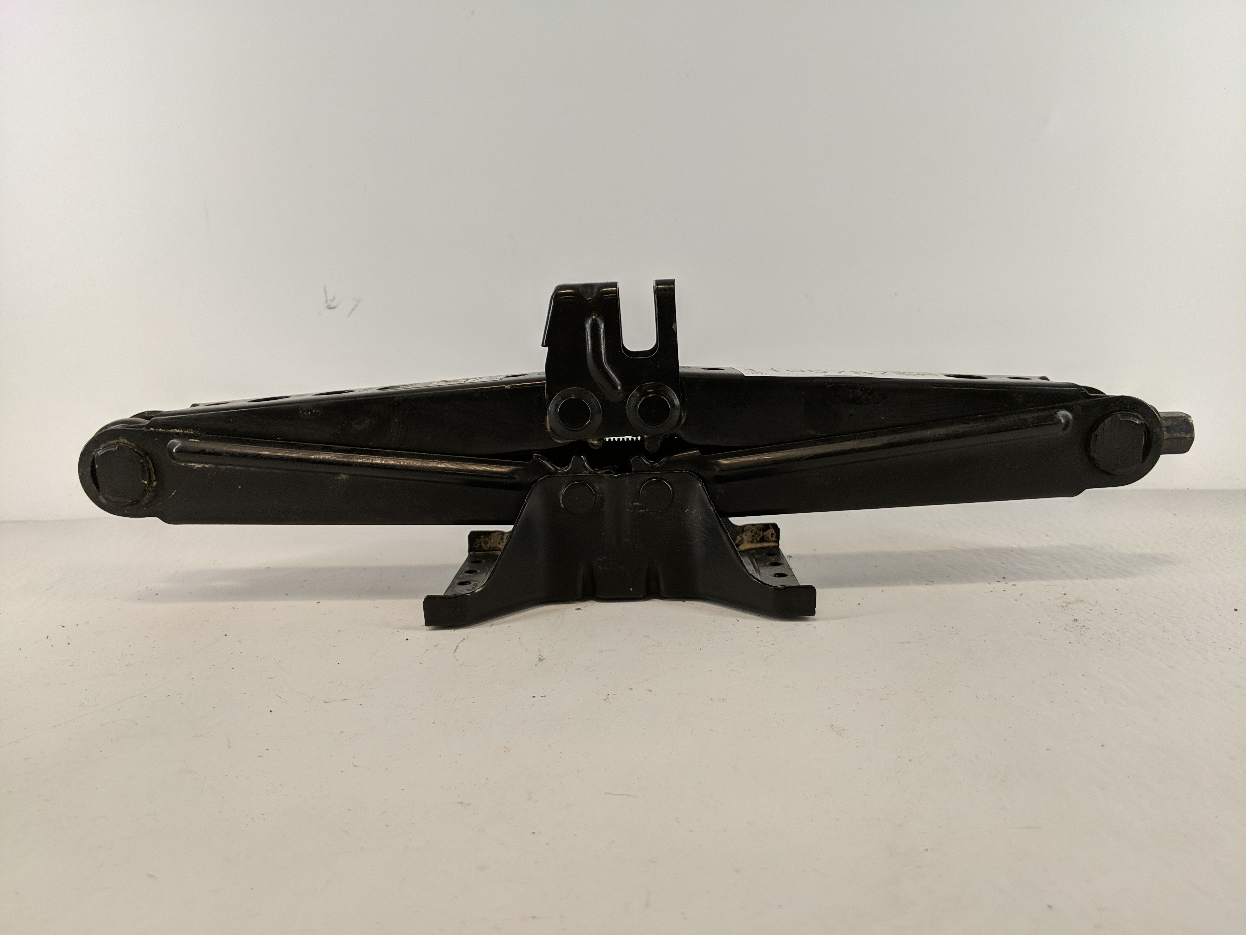 2018 Kia Sorento Spare Scissor Car Jack 1100787 - Oemusedautoparts1.com