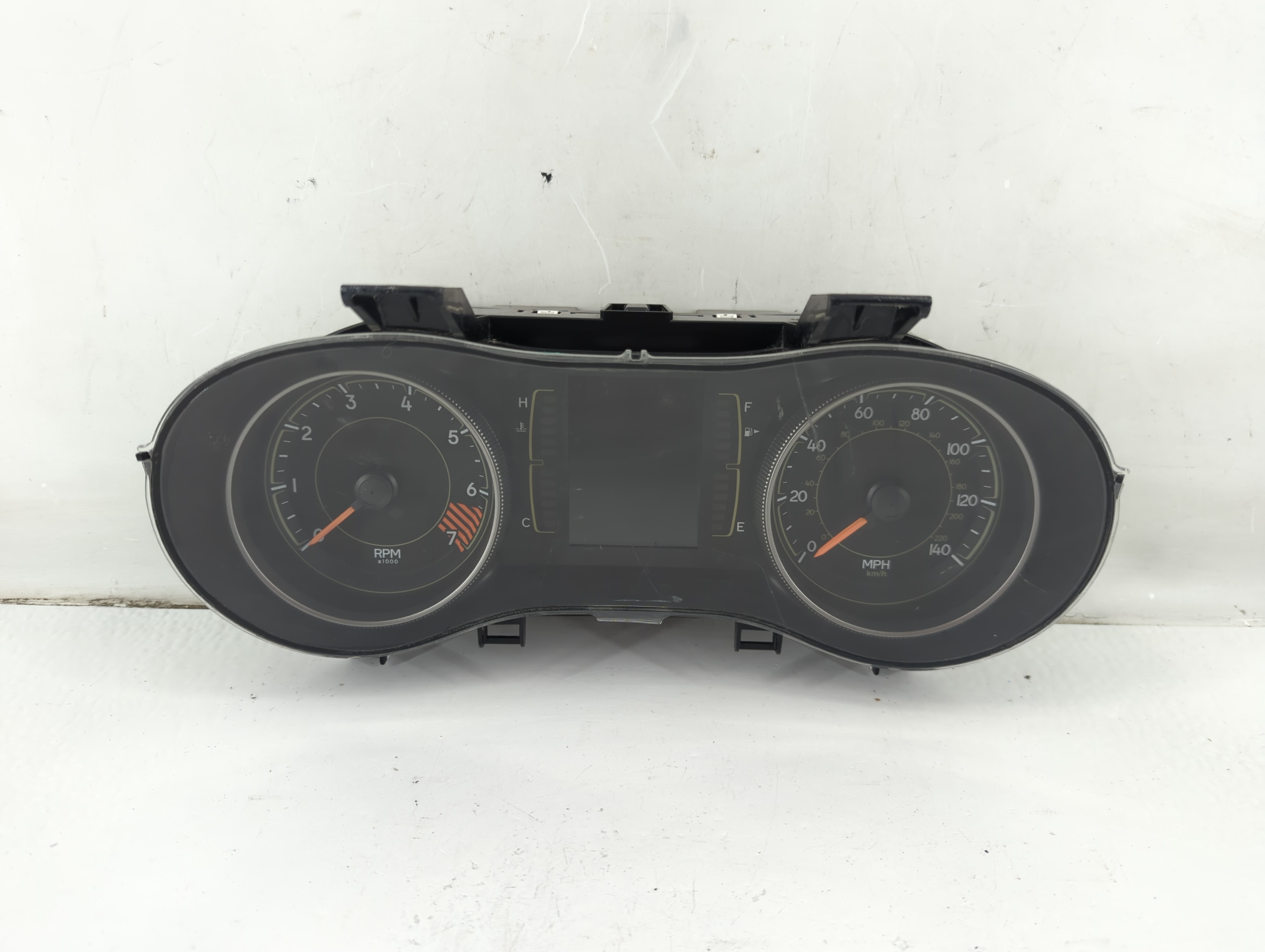 2015-2015 Jeep Cherokee Speedometer Instrument Cluster Gauges 1100814 - Oemusedautoparts1.com