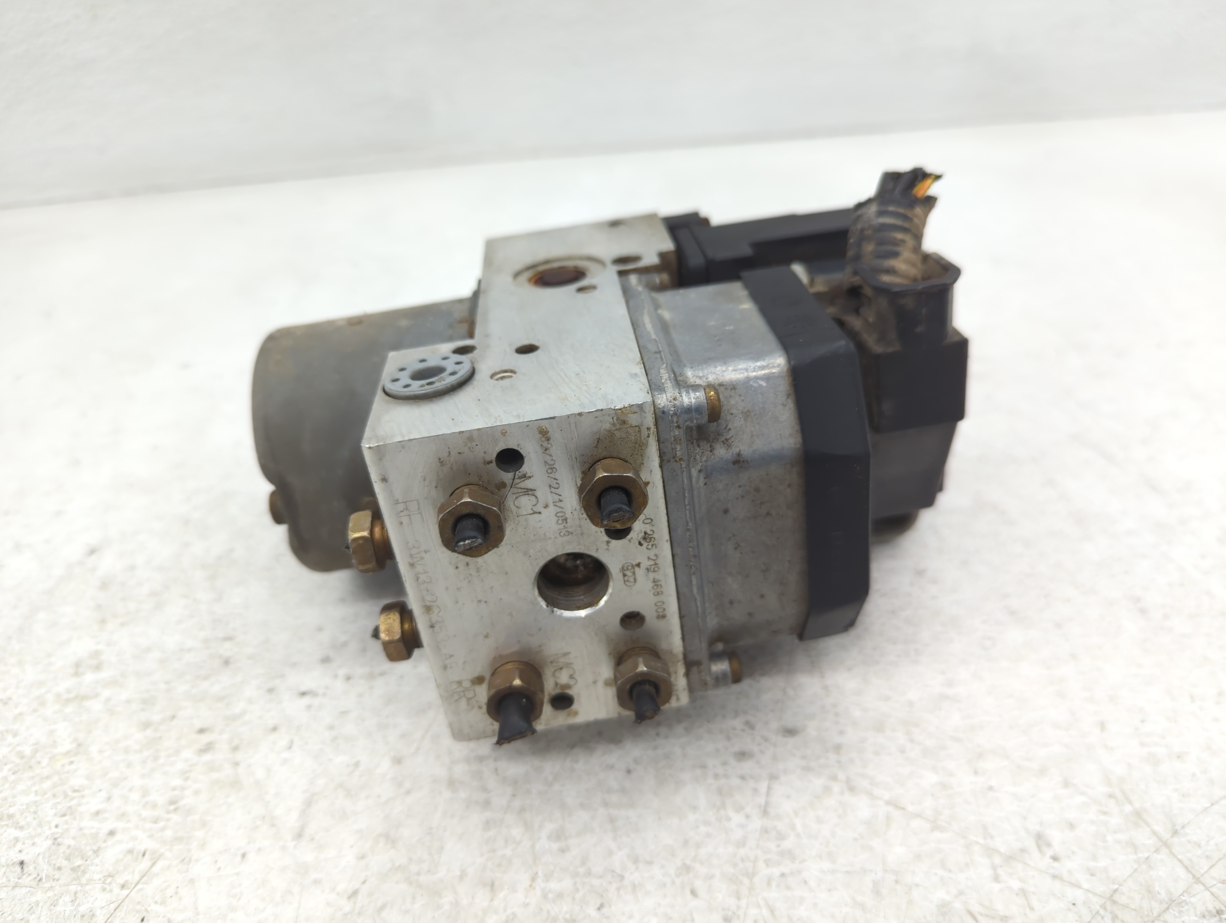 2003-2004 Lincoln Town Car Abs Pump Control Module 1100825 - Oemusedautoparts1.com