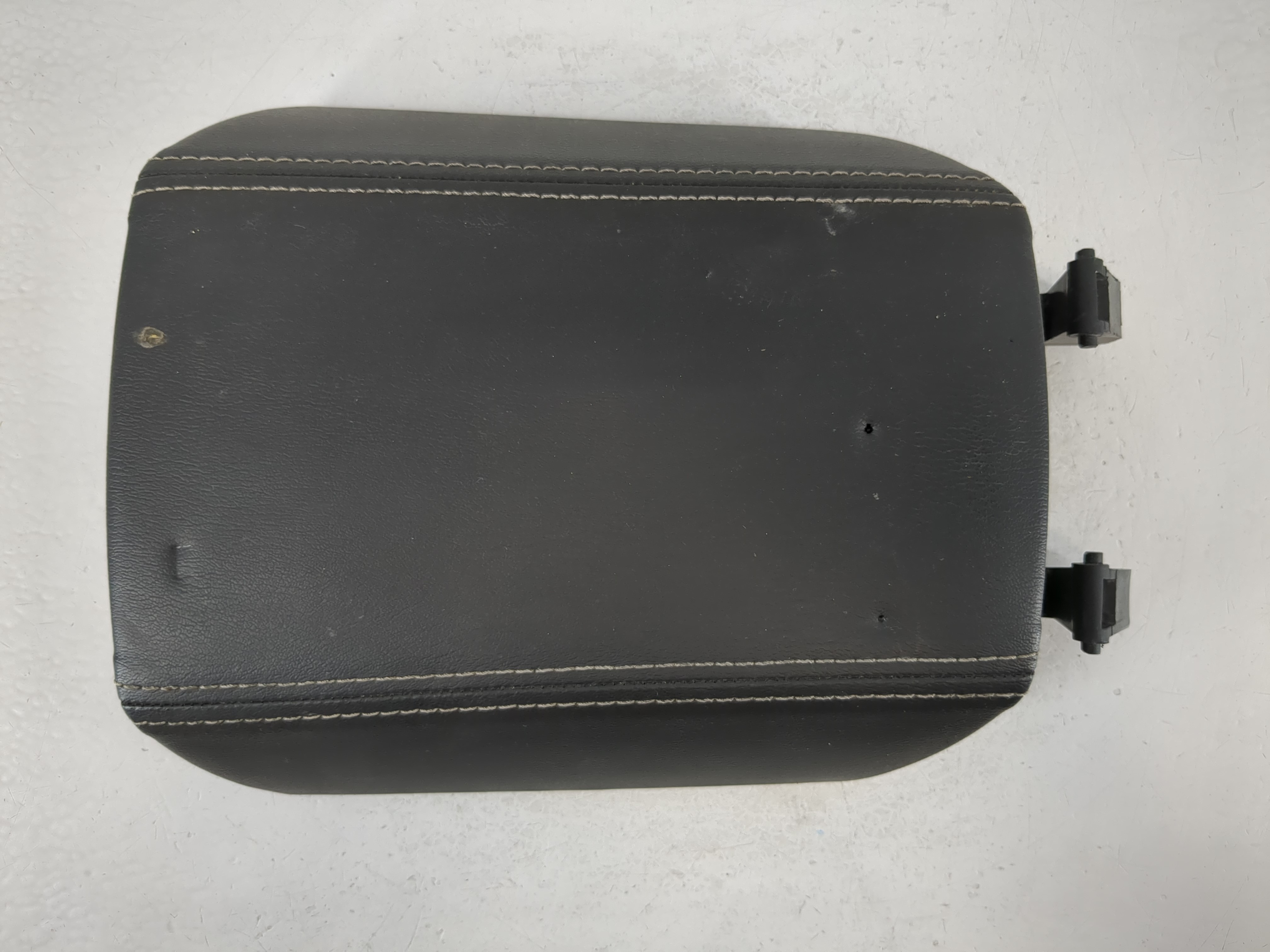 2013-2014 Chevrolet Camaro Center Console Armrest Cover Lid Black 1100840 - Oemusedautoparts1.com
