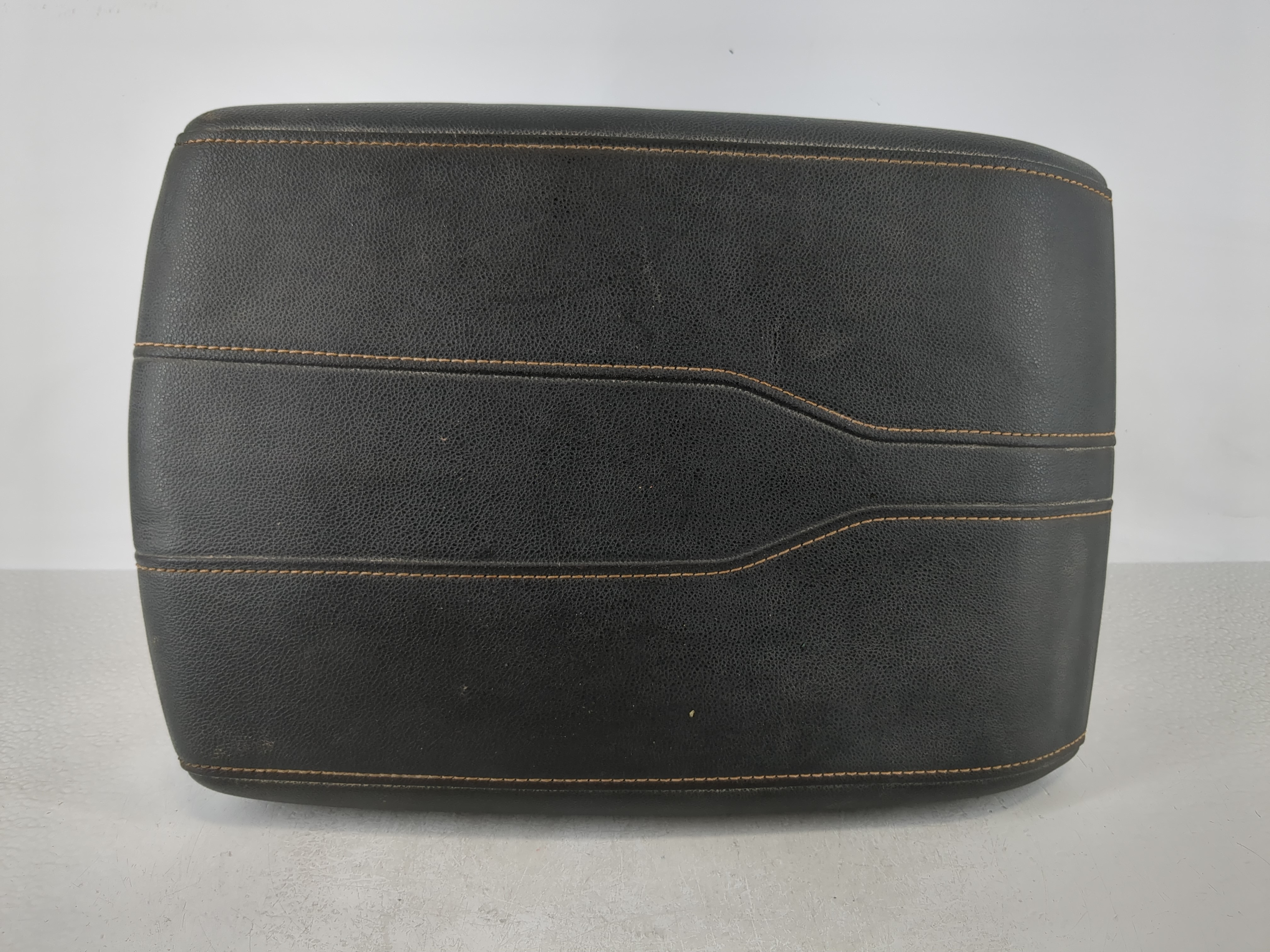 2018-2022 Chevrolet Traverse Center Console Armrest Cover Lid Black 1100842 - Oemusedautoparts1.com