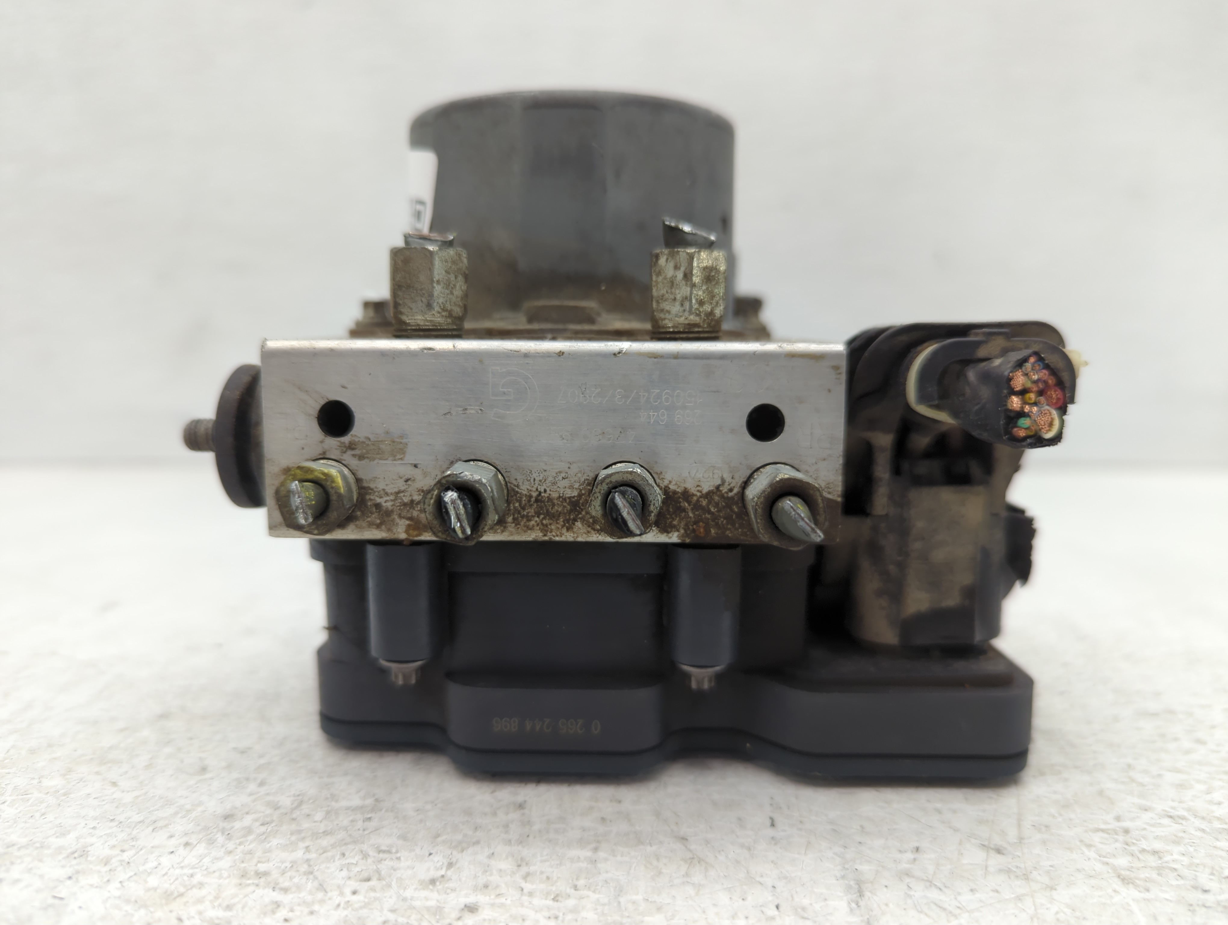 Picture of 2015-2015 Nissan Altima Abs Pump Control Module 1100863