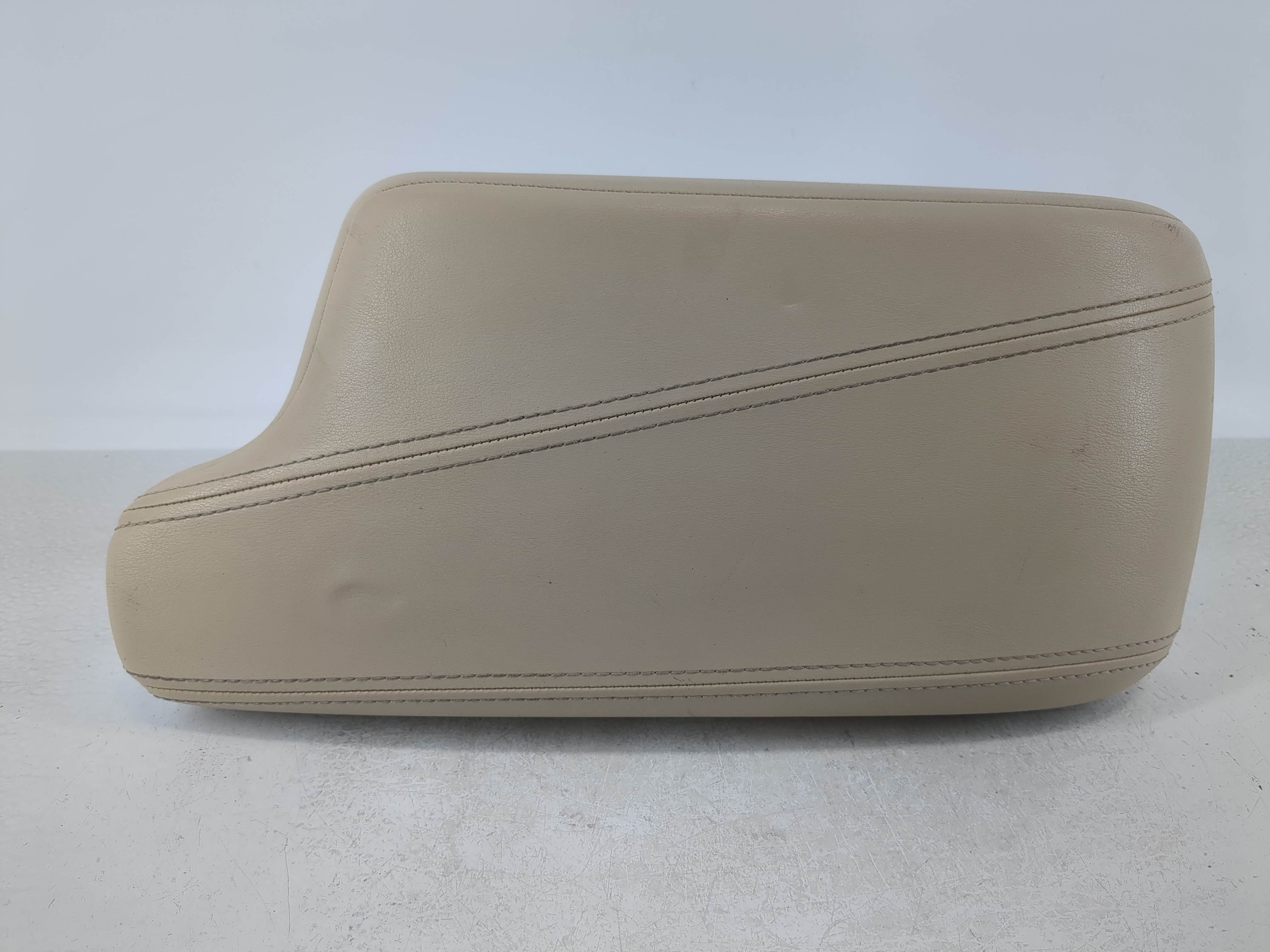 2017-2018 Infiniti Qx30 Center Console Armrest Cover Lid Beige 1100878 - Oemusedautoparts1.com
