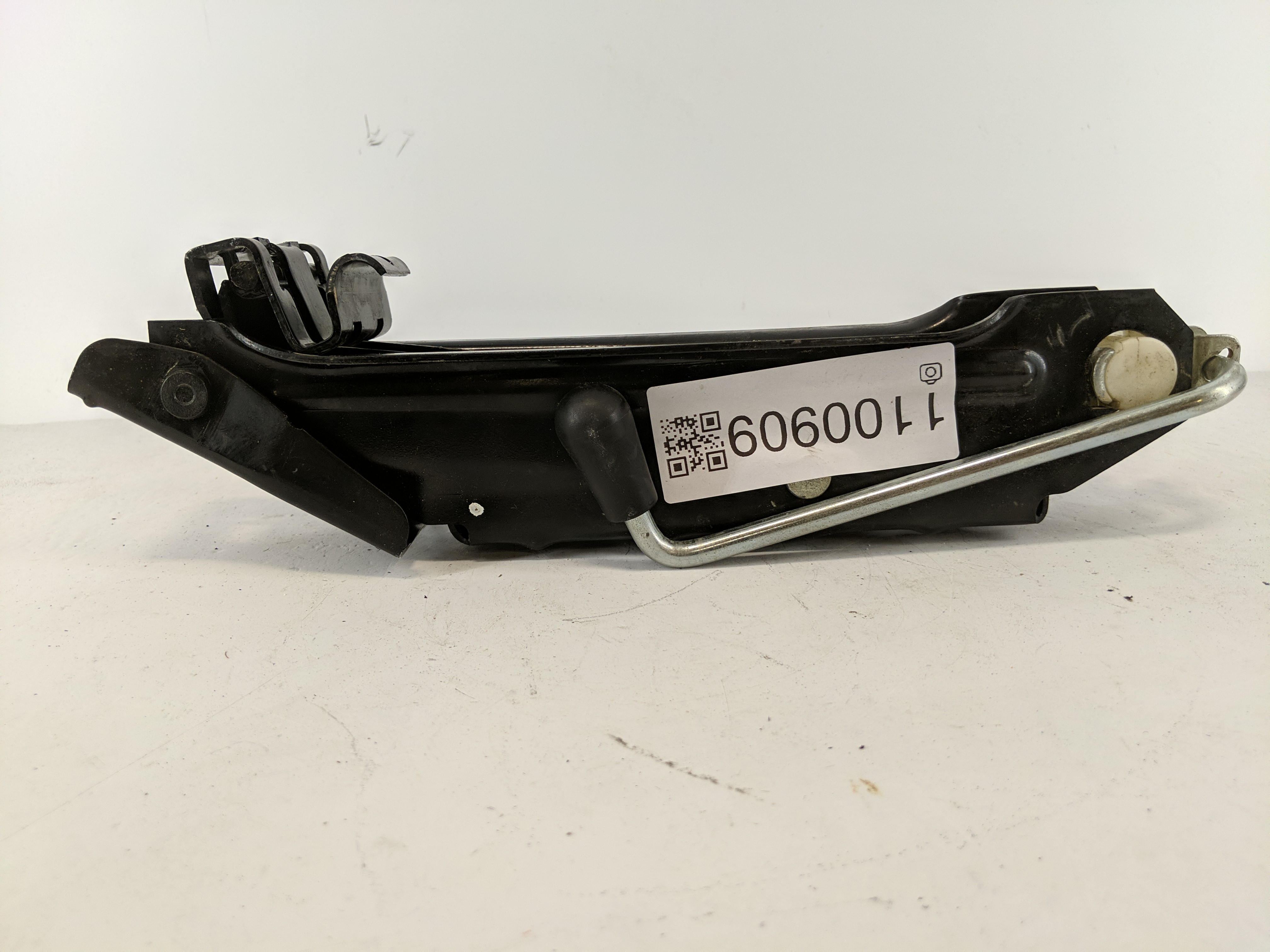2012 Volkswagen Golf Spare Scissor Car Jack 1100909 - Oemusedautoparts1.com