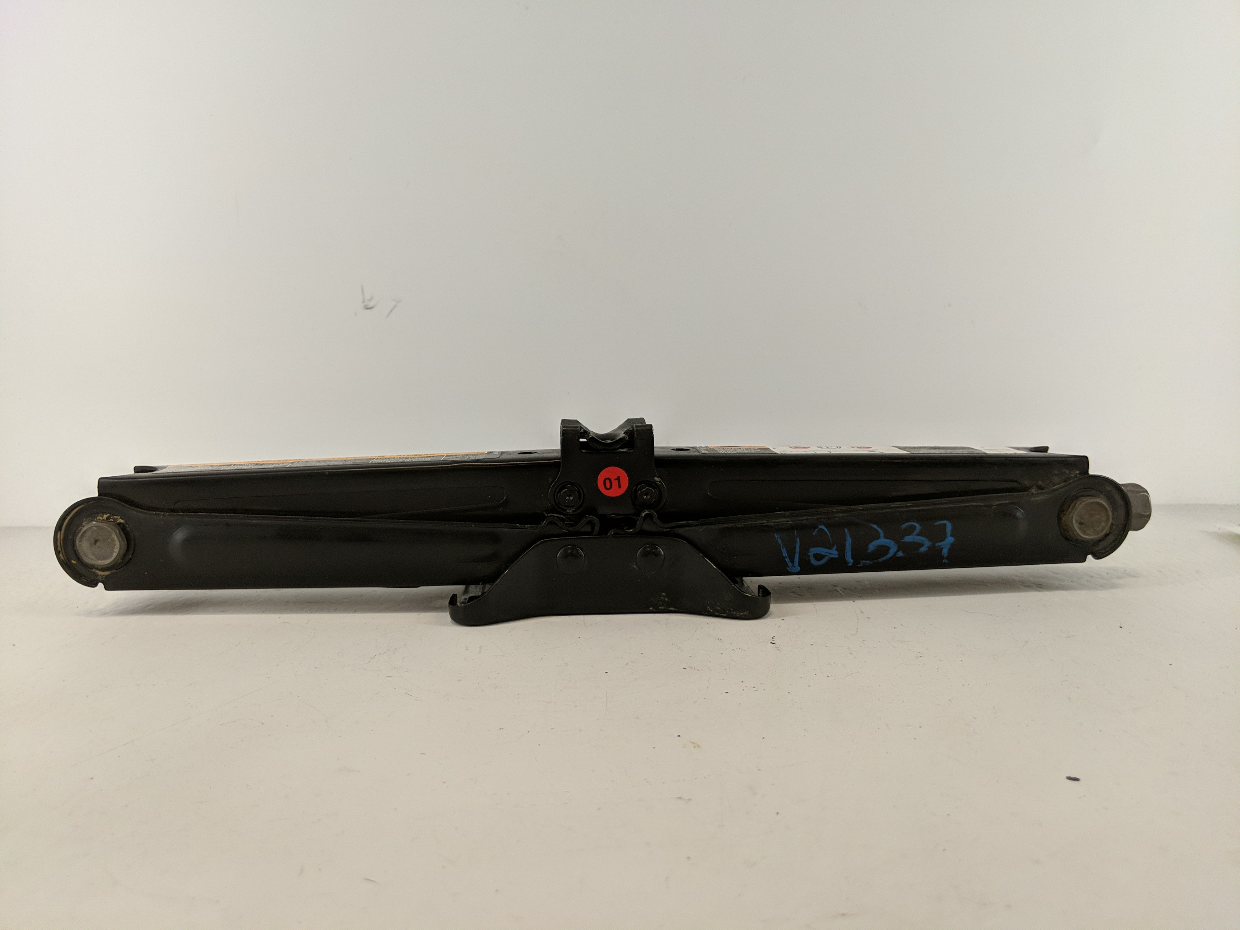 2013 Chevrolet Sonic Spare Scissor Car Jack 1100914 - Oemusedautoparts1.com