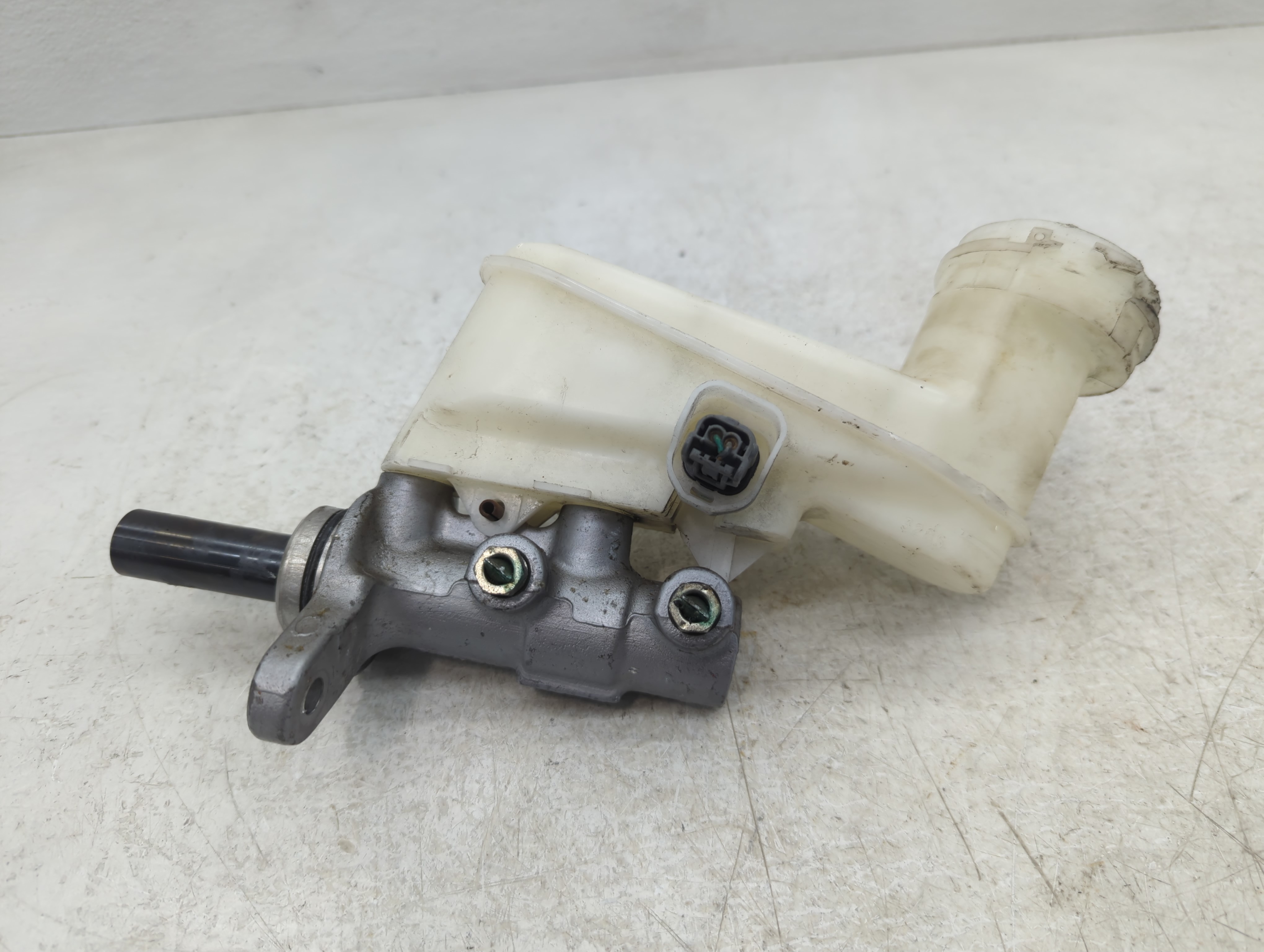 2013-2017 Honda Accord Brake Master Cylinder 1100930 - Oemusedautoparts1.com