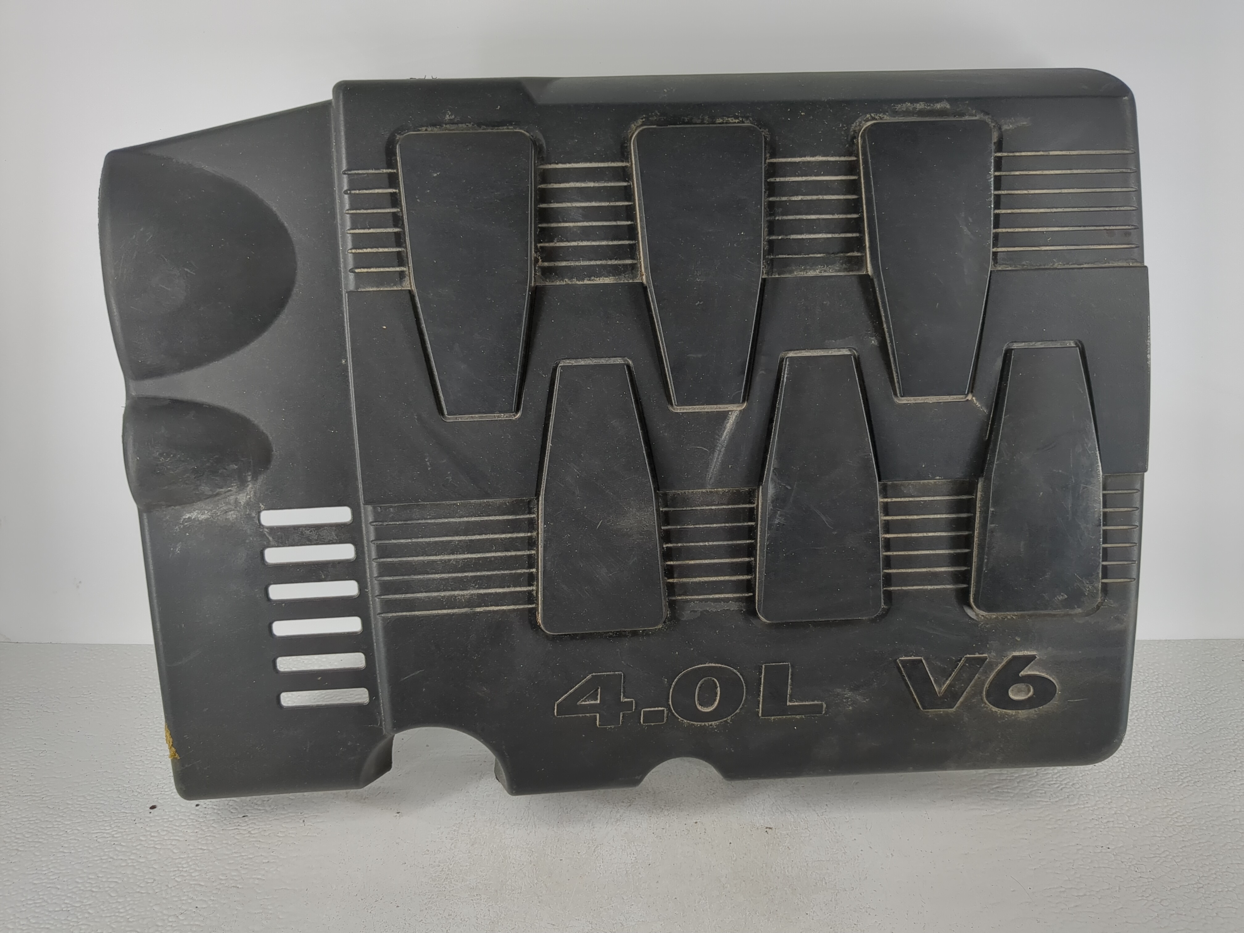 2009 Chrysler Town & Country Engine Cover 1100974 - Oemusedautoparts1.com