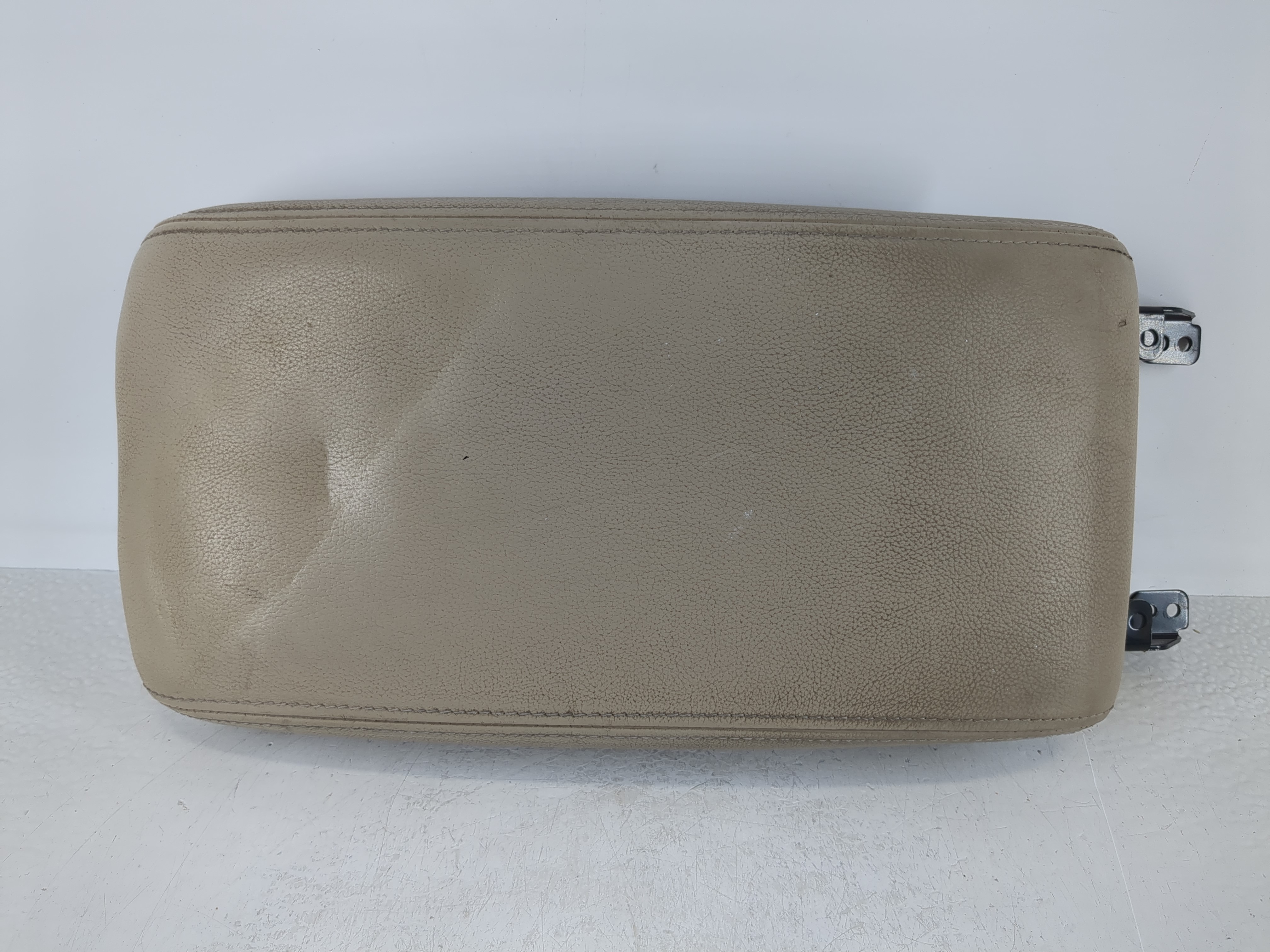 2007-2008 Toyota Solara Center Console Armrest Cover Lid Beige 1100998 - Oemusedautoparts1.com