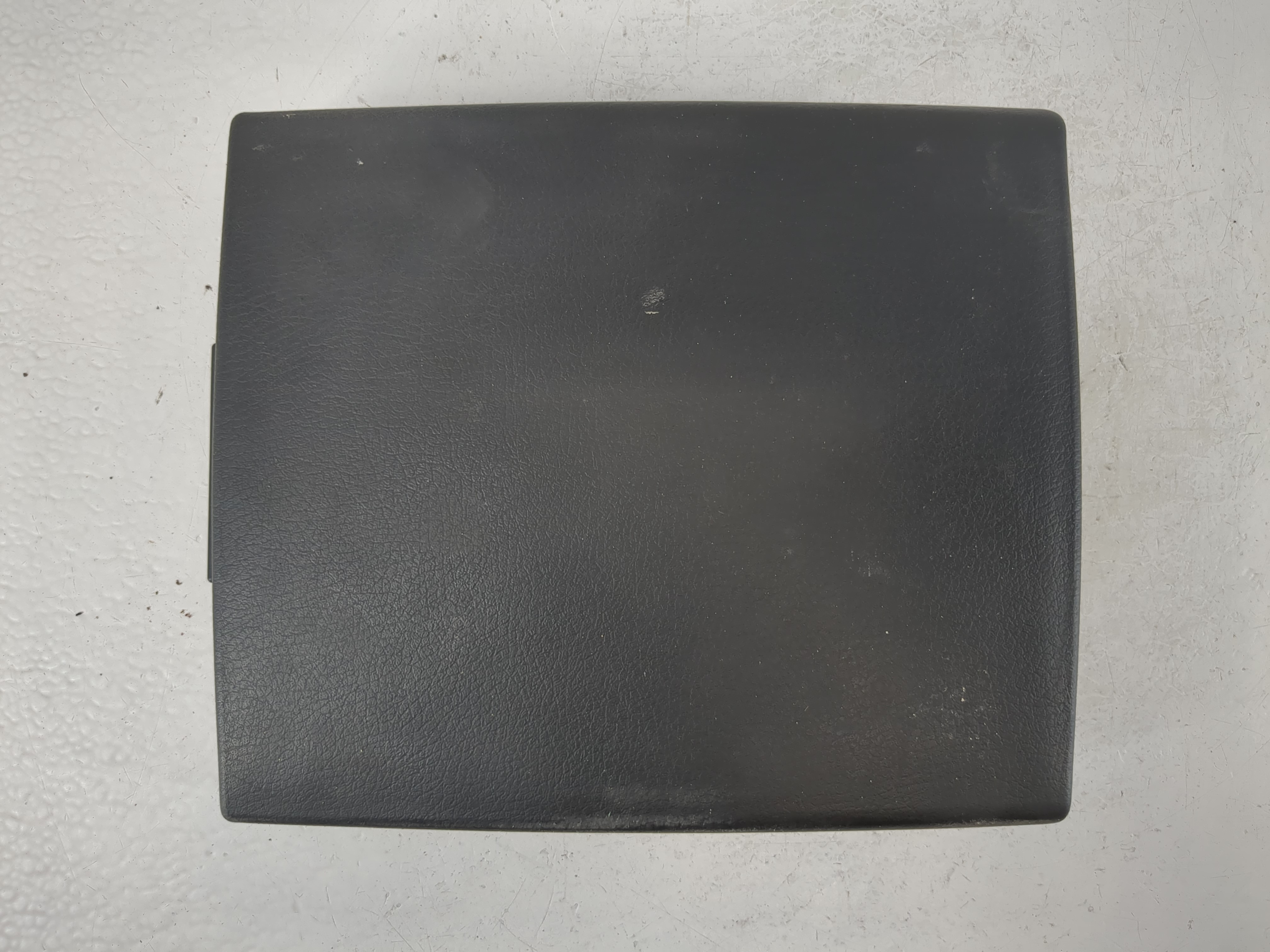2006-2007 Chrysler 300 Center Console Armrest Cover Lid Black 1101073 - Oemusedautoparts1.com