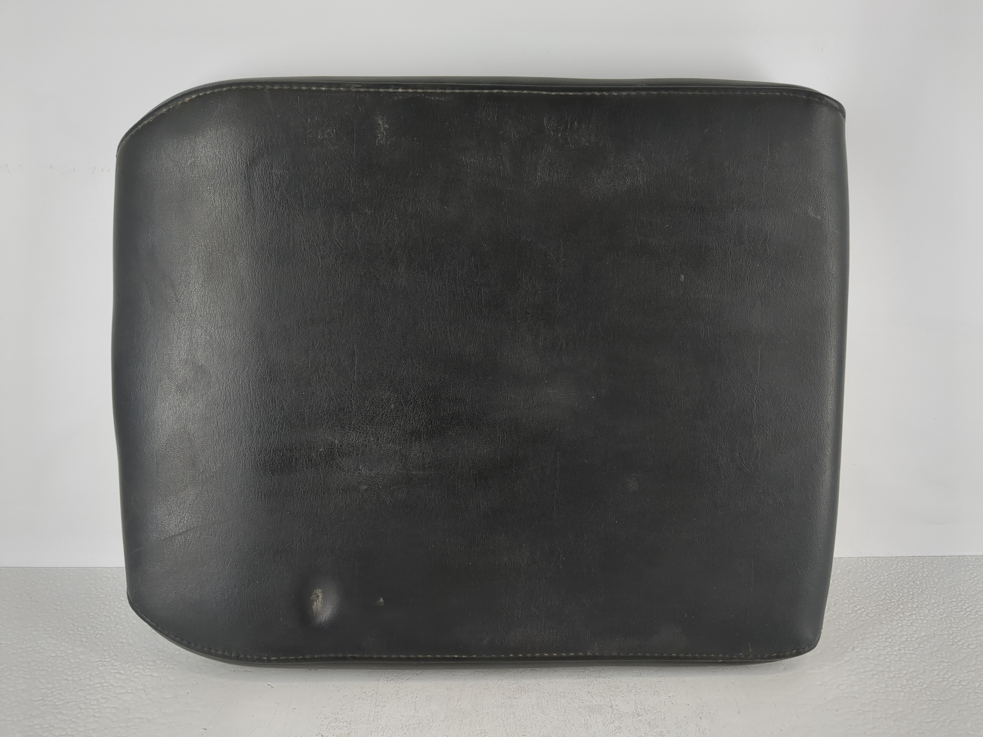 2009-2010 Dodge Ram 1500 Center Console Armrest Cover Lid Black 1101075 - Oemusedautoparts1.com