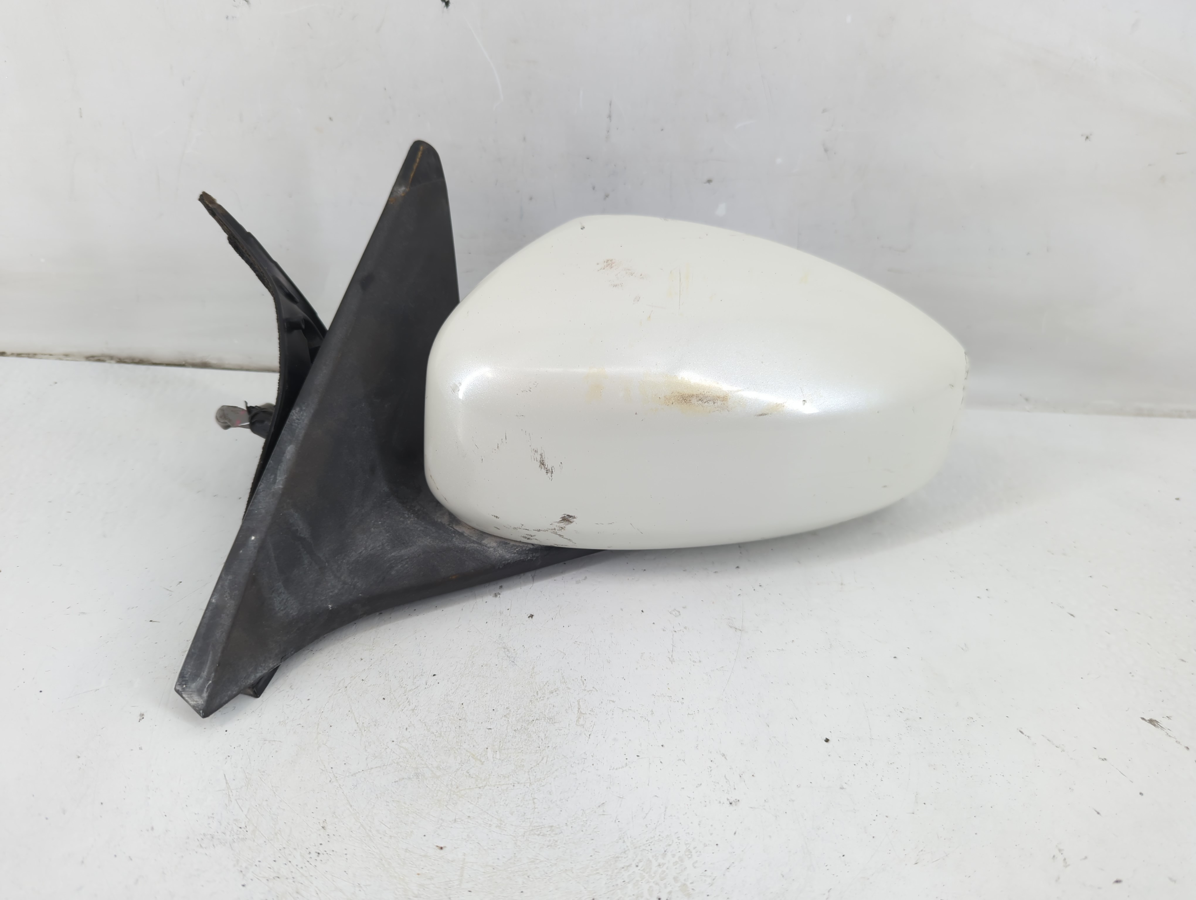 2003-2007 Infiniti G35 Driver Left Side View Power Door Mirror White 1101147 - Oemusedautoparts1.com