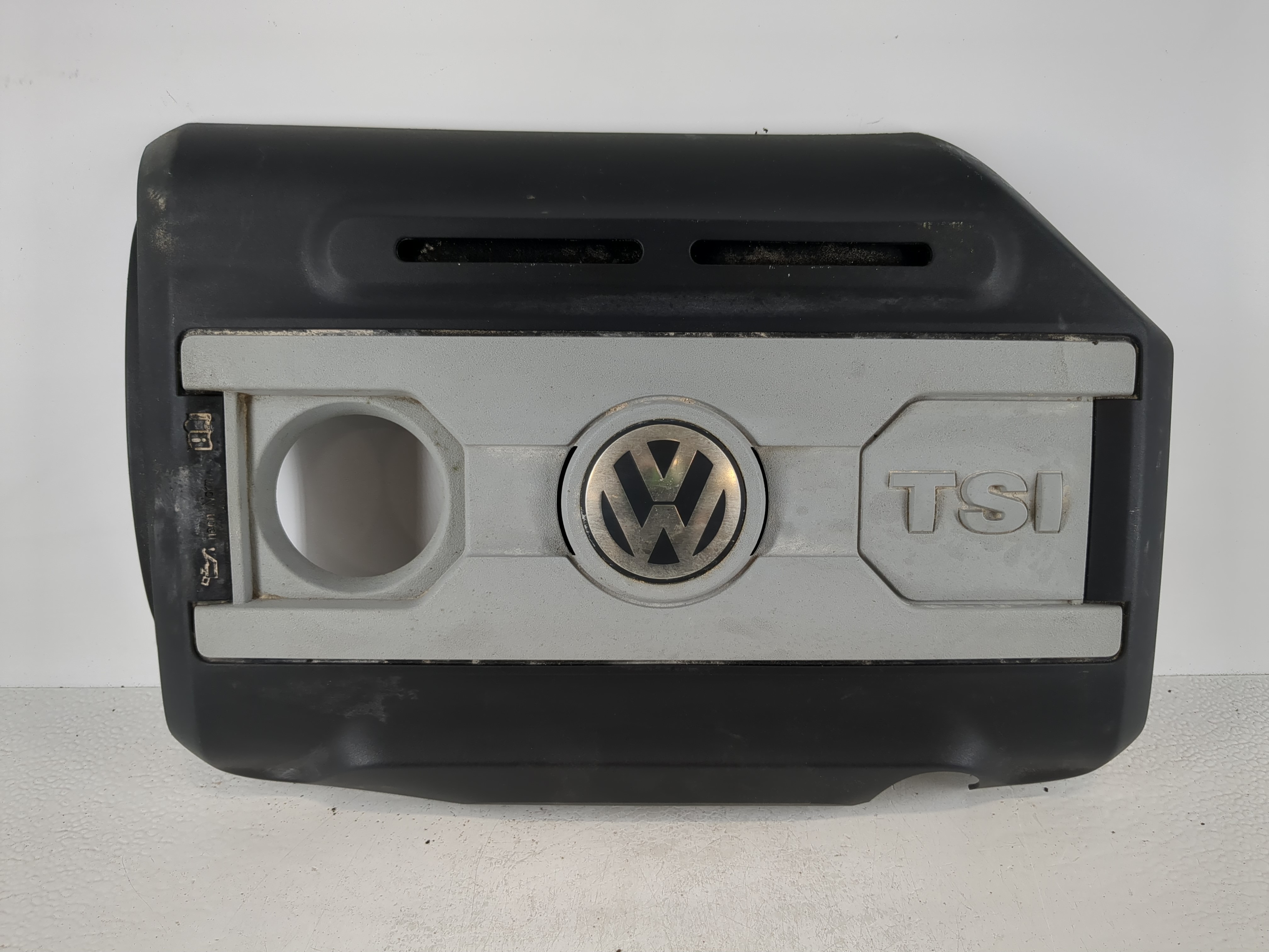 2010 Volkswagen Passat Engine Cover 1101189 - Oemusedautoparts1.com