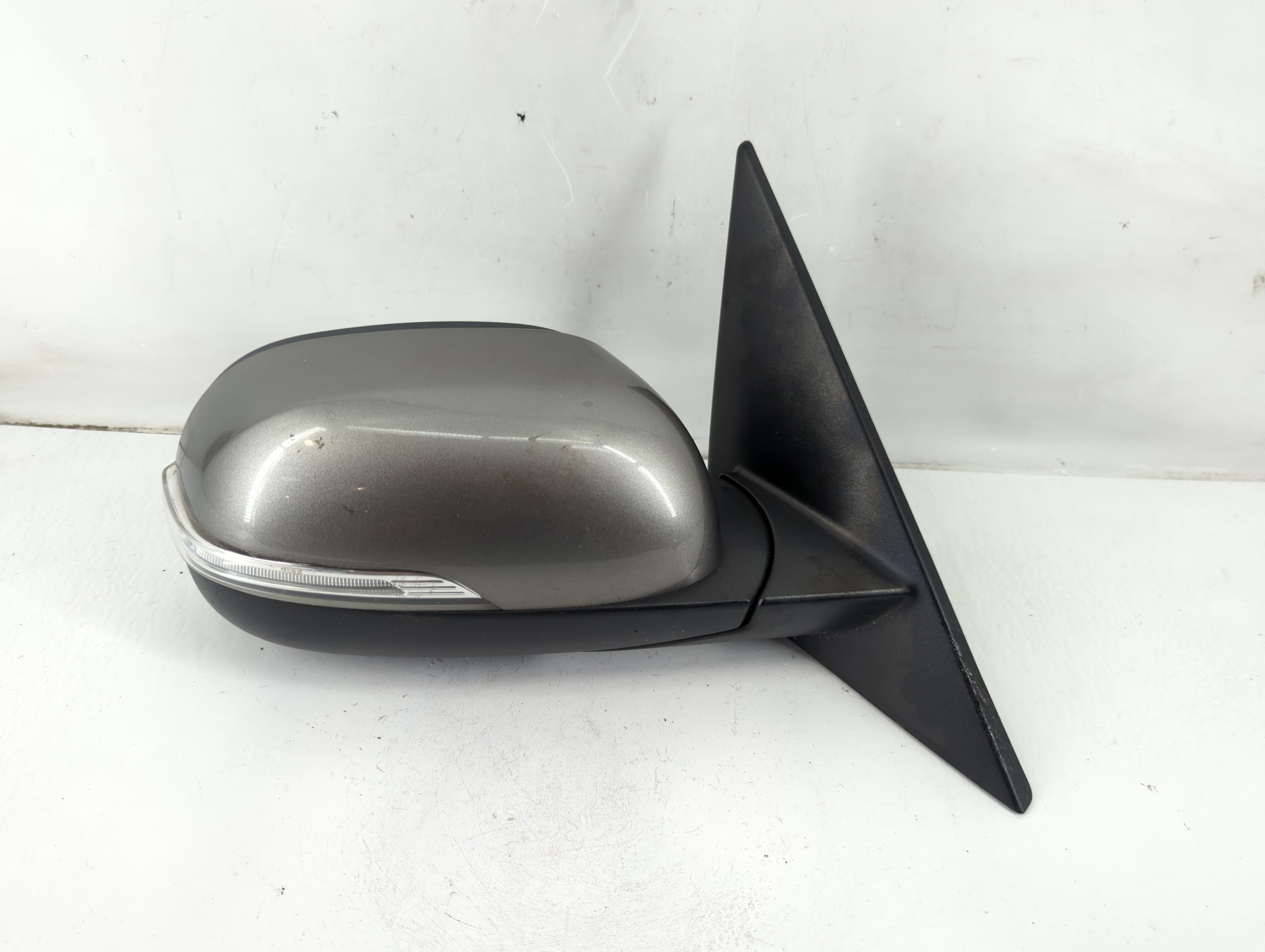 2014-2019 Kia Soul Passenger Right Side View Power Door Mirror Grey 1101222 - Oemusedautoparts1.com