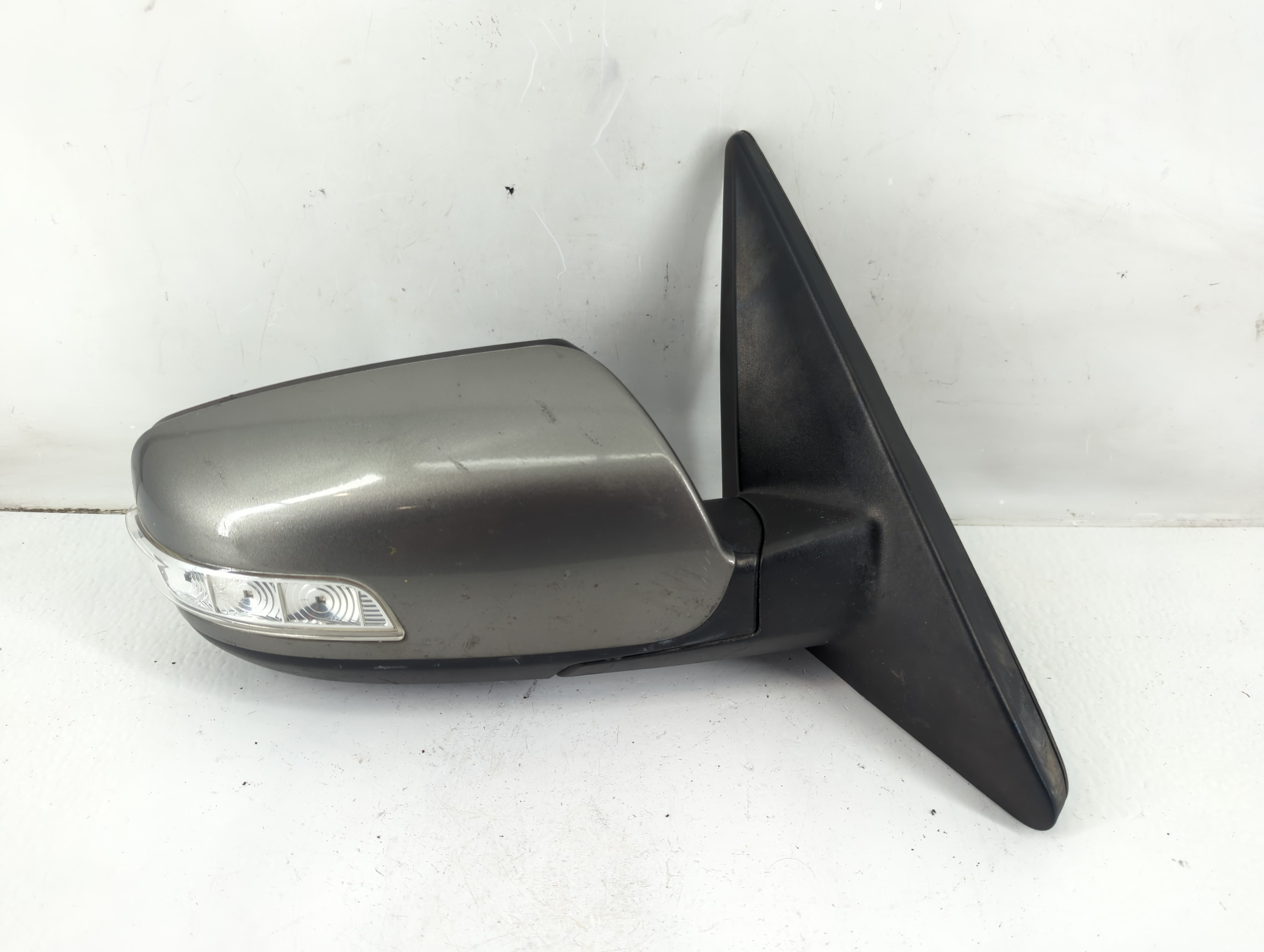 2011-2015 Kia Sorento Passenger Right Side View Power Door Mirror Grey 1101230 - Oemusedautoparts1.com