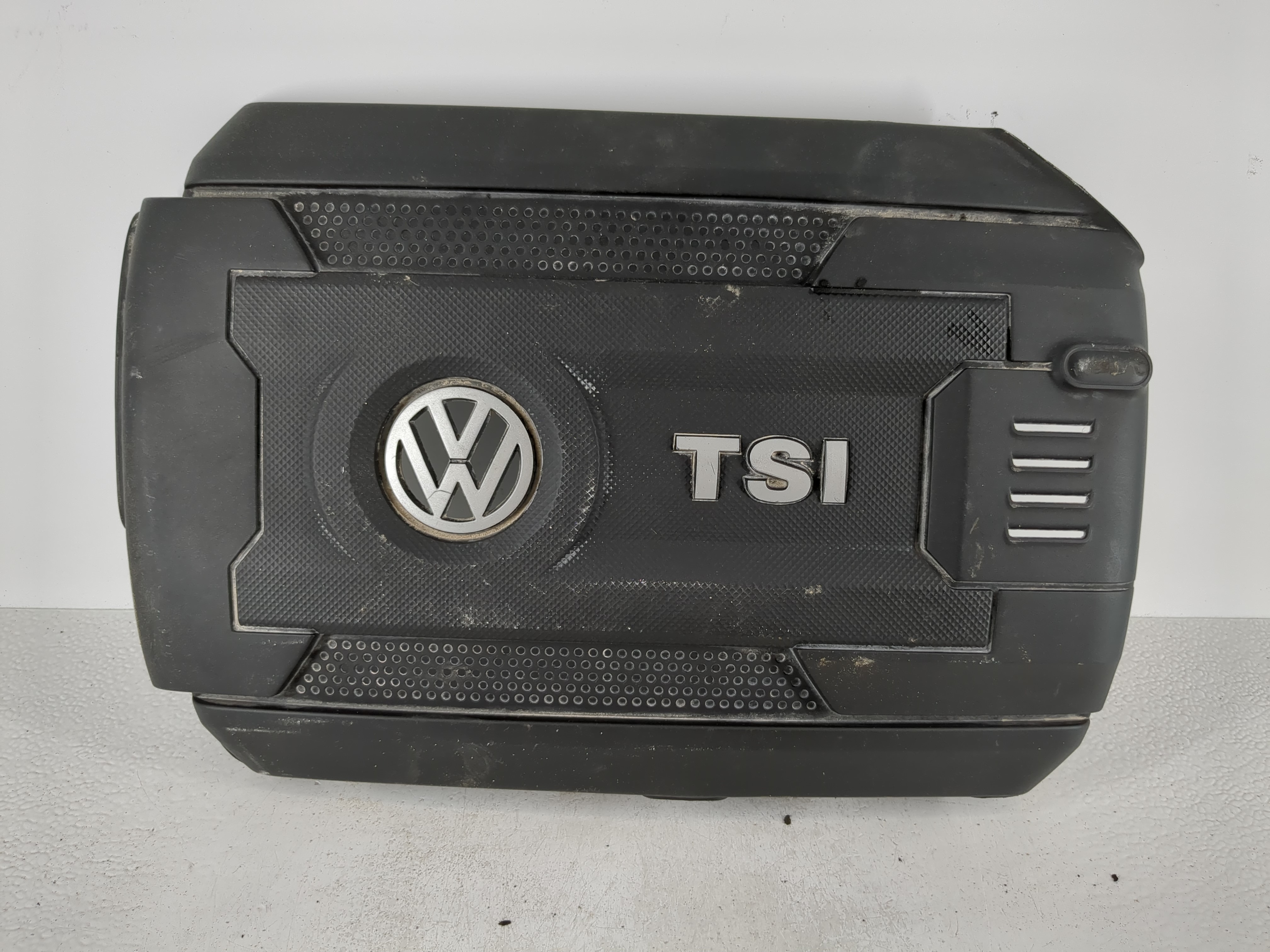 Picture of 2016 Volkswagen Beetle Engine Cover 1101289