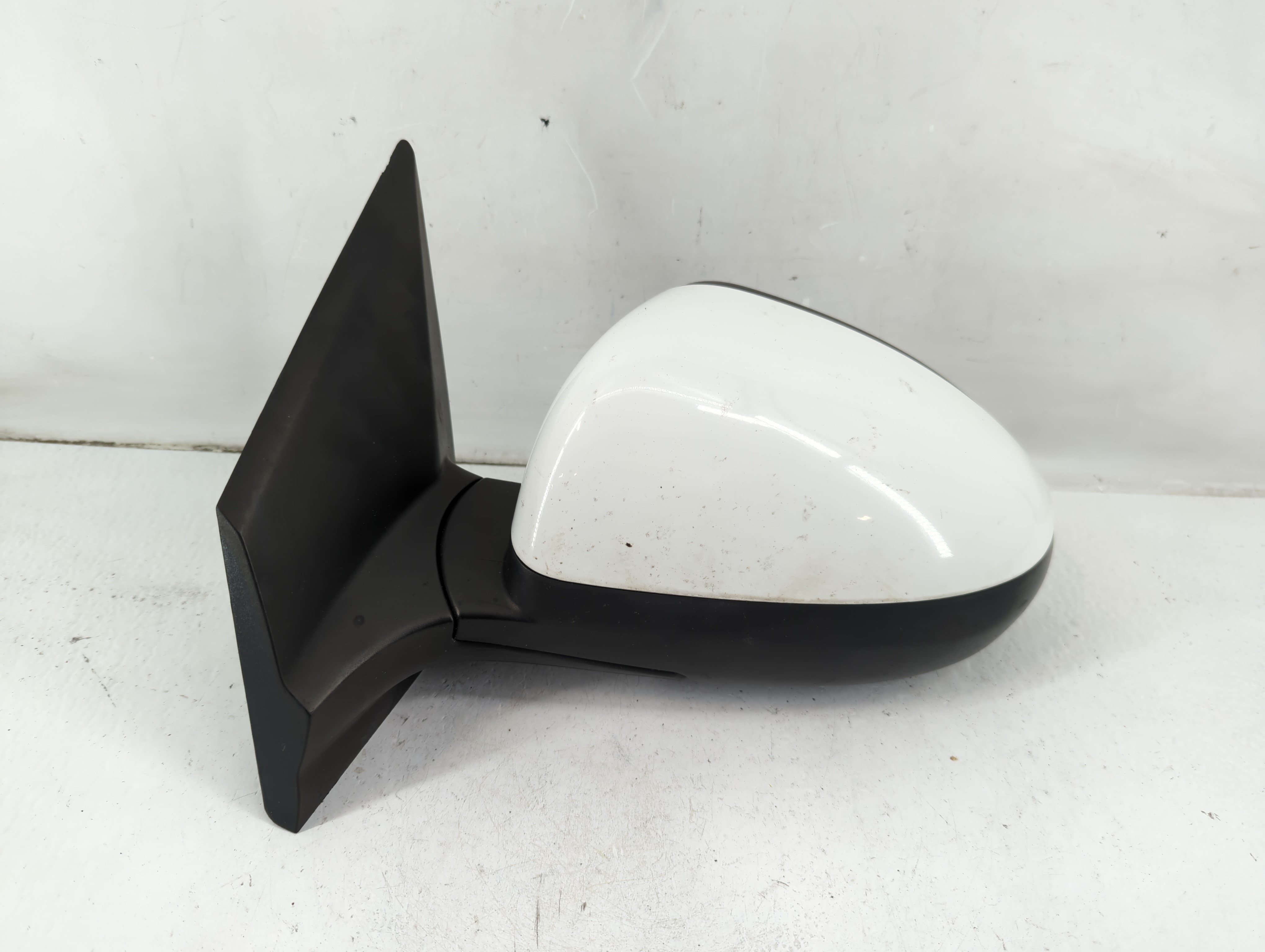 2013-2014 Chevrolet Sonic Driver Left Side View Power Door Mirror White 1101317 - Oemusedautoparts1.com