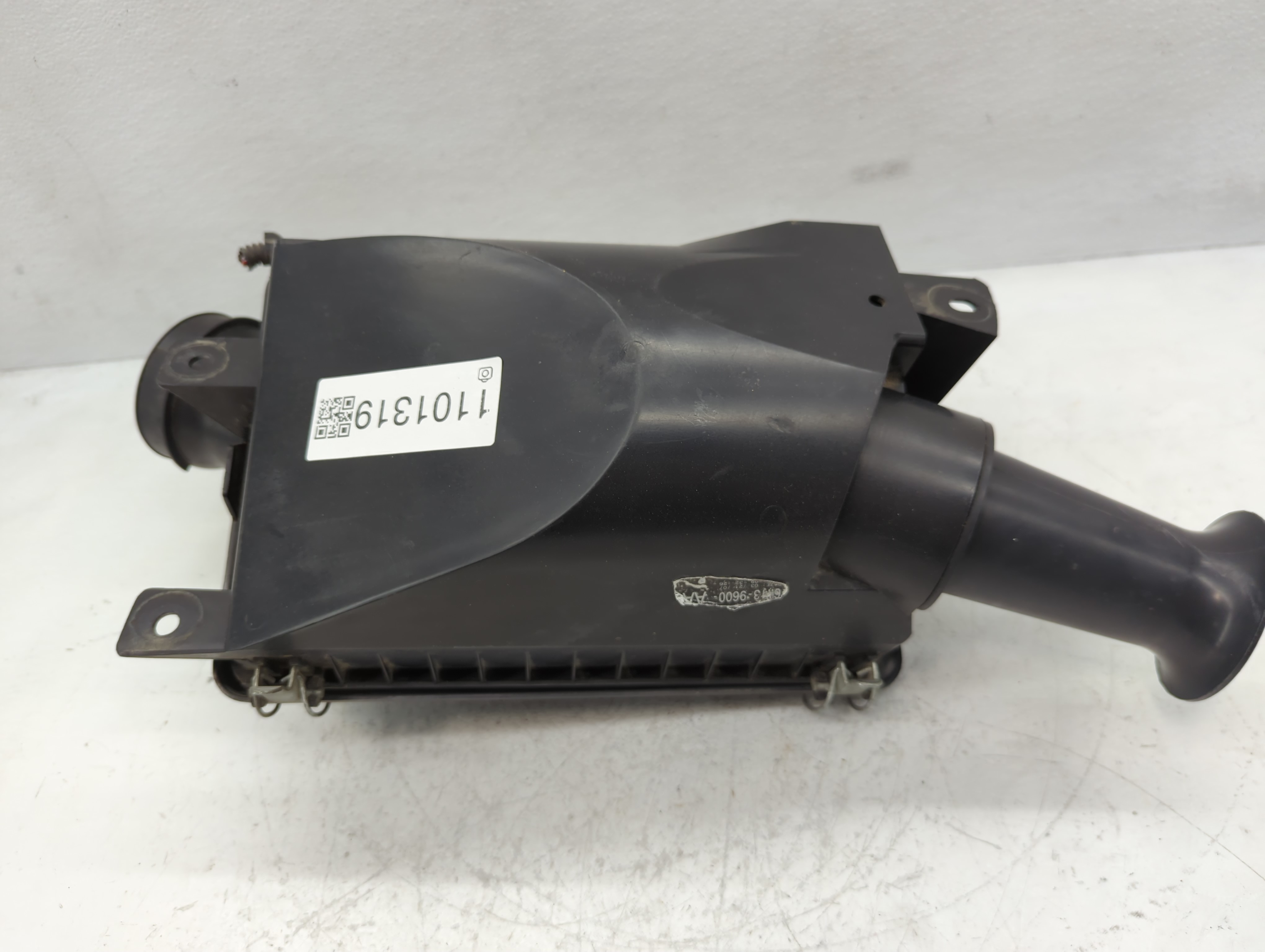 Picture of Lincoln Town Car Air Cleaner Intake-duct Hose Tube 1101319