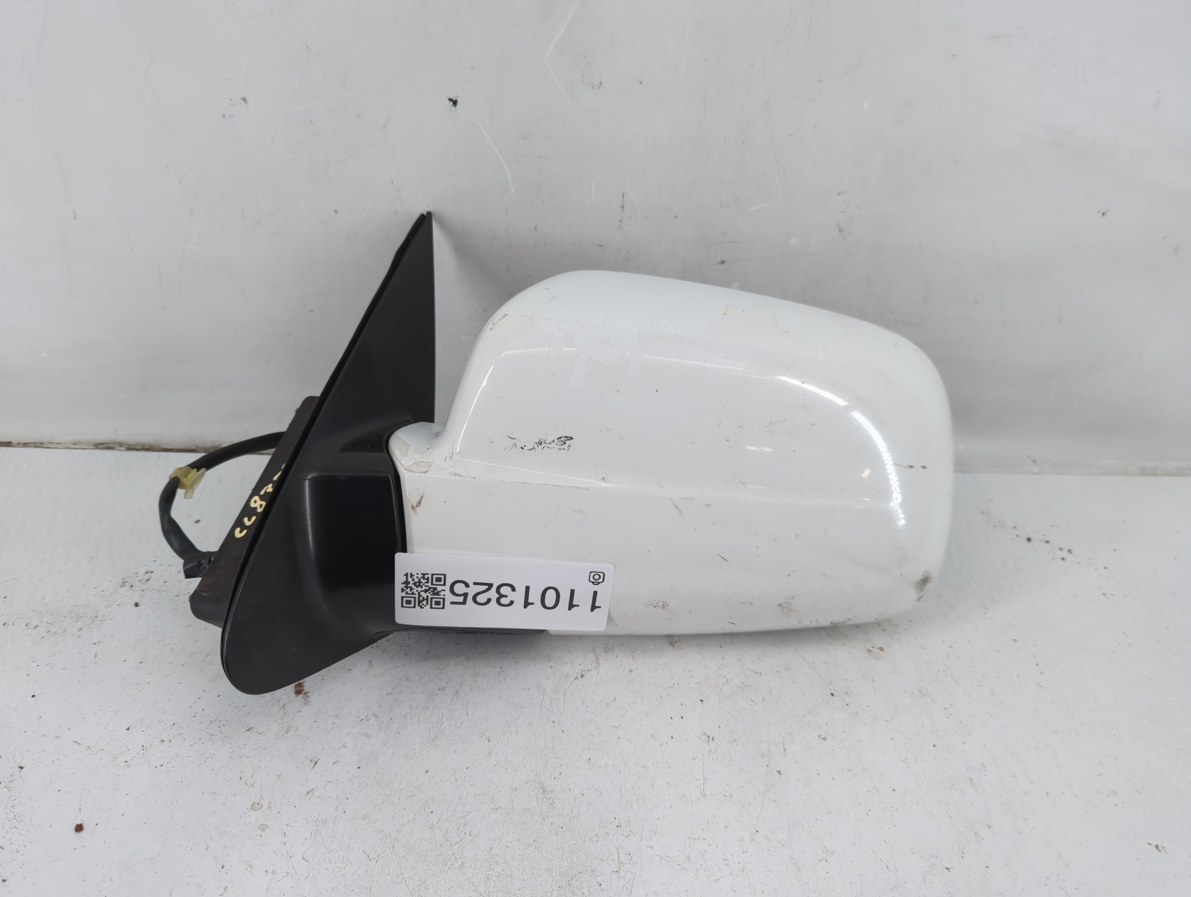 Picture of 2002-2006 Honda Cr-v Driver Left Side View Power Door Mirror White 1101325